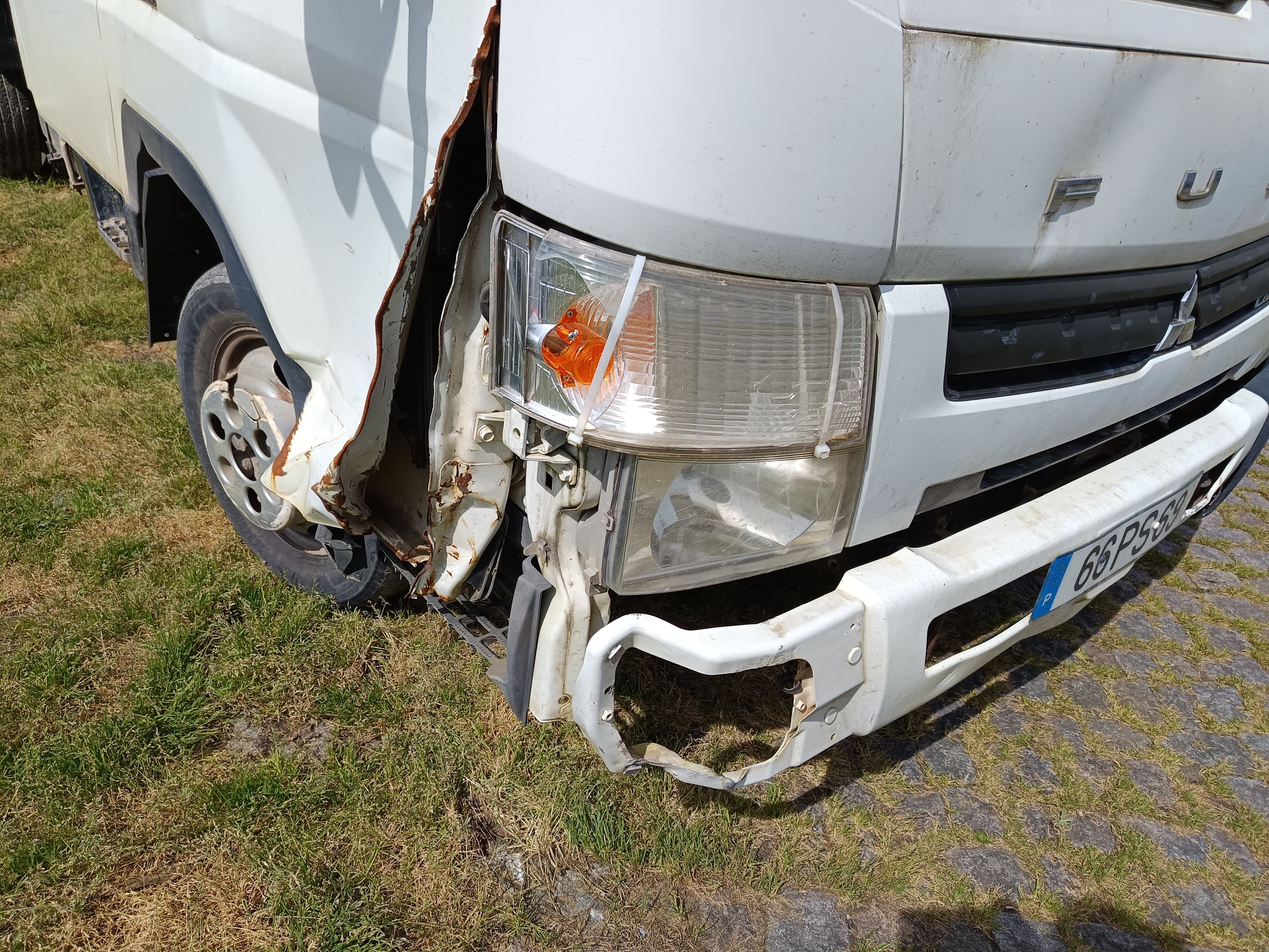 Mitsubishi Fuso · Ano 2015 — imagem 10