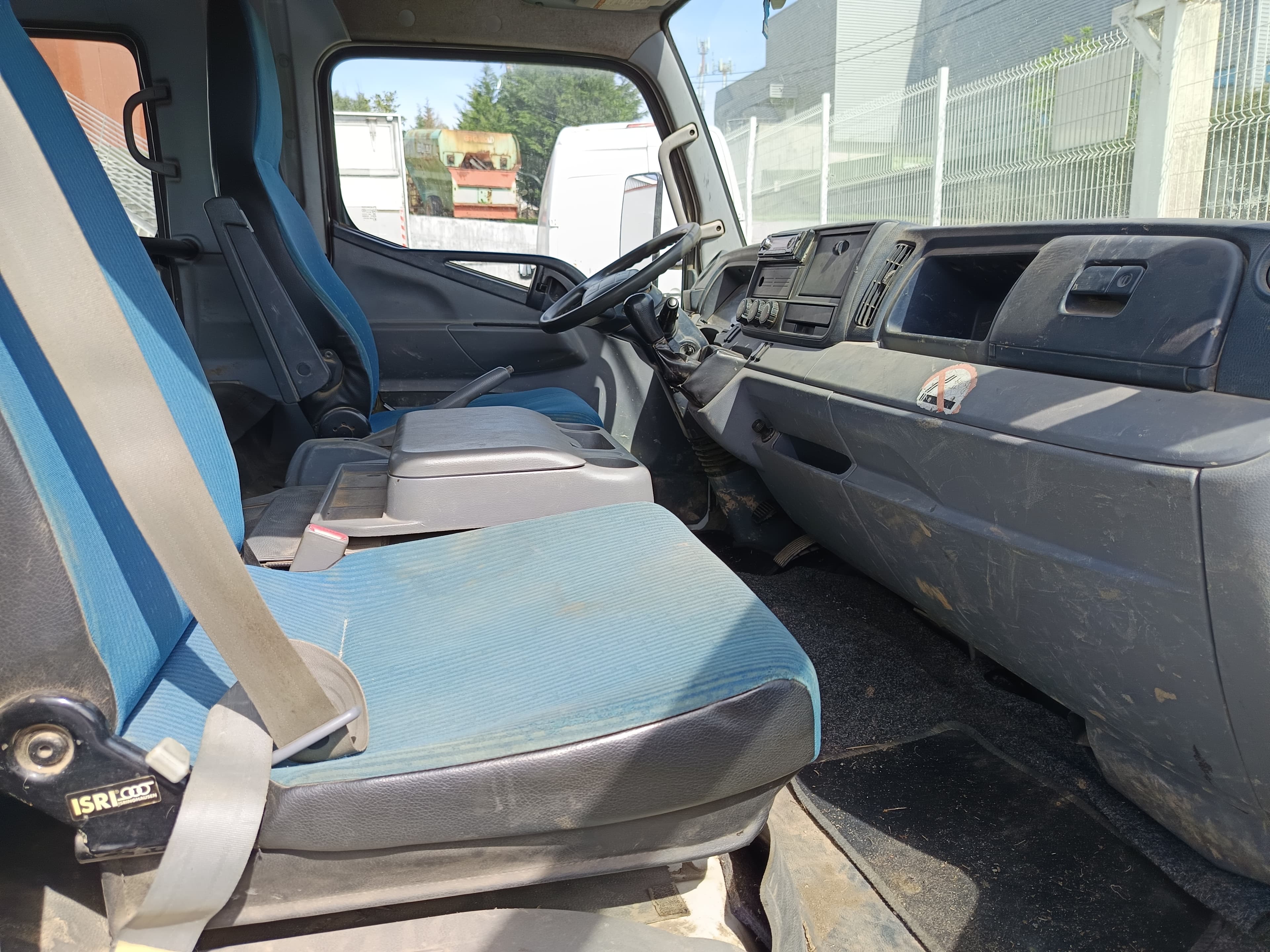 Mitsubishi Fuso · Ano 2015 — imagem 32