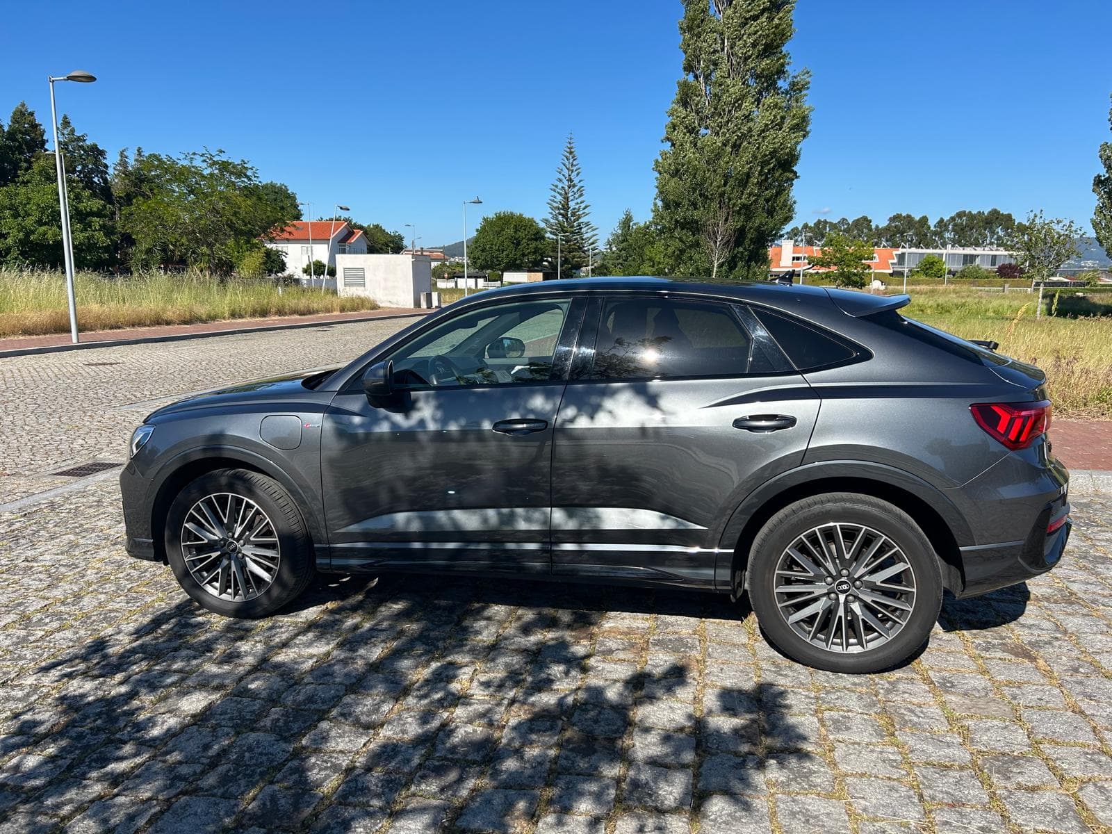 Audi Q3 Sportback E-Tron · Ano 2021 — imagen 1