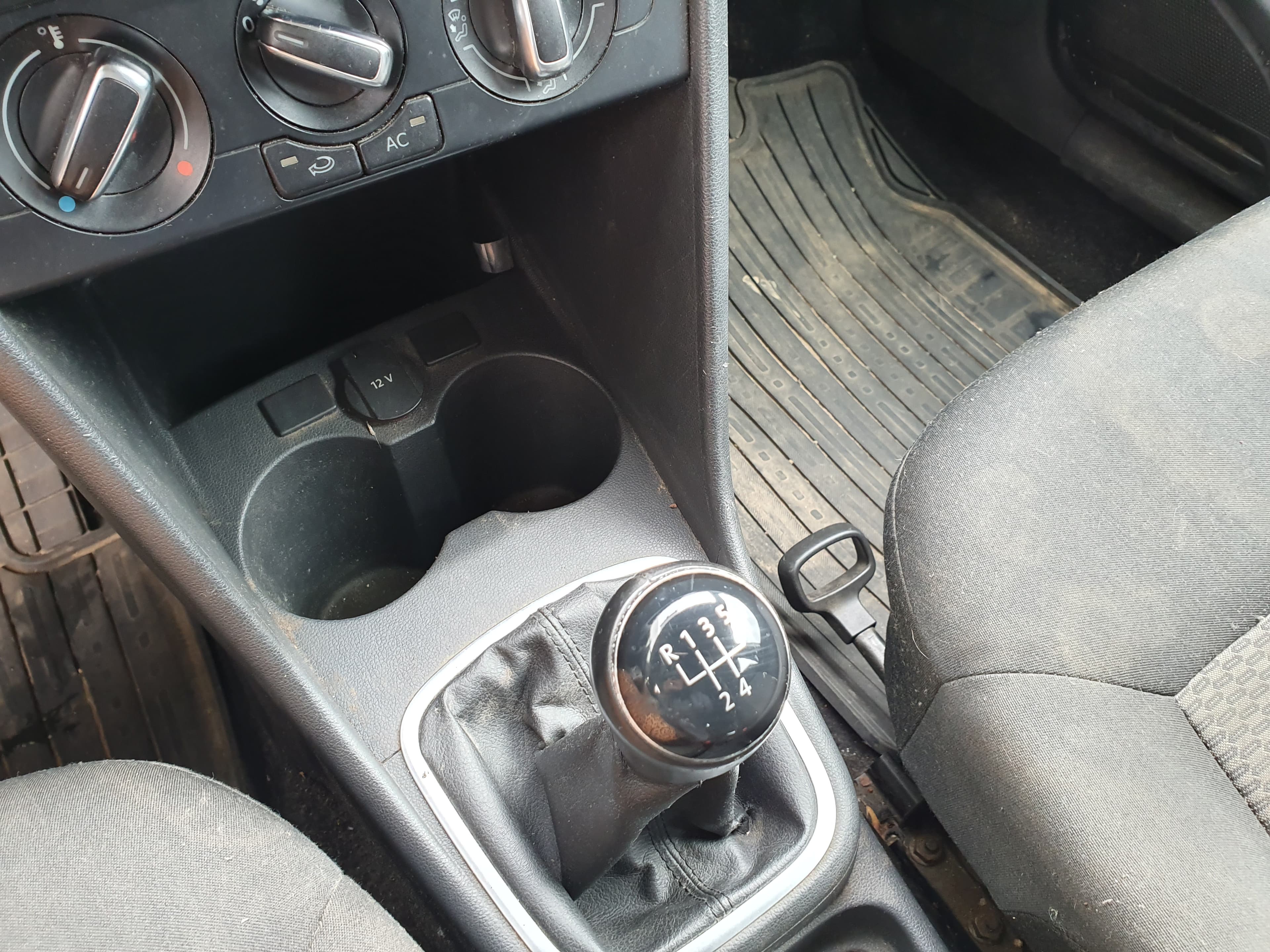 Volkswagen Polo · Ano 2012 — imagem 33