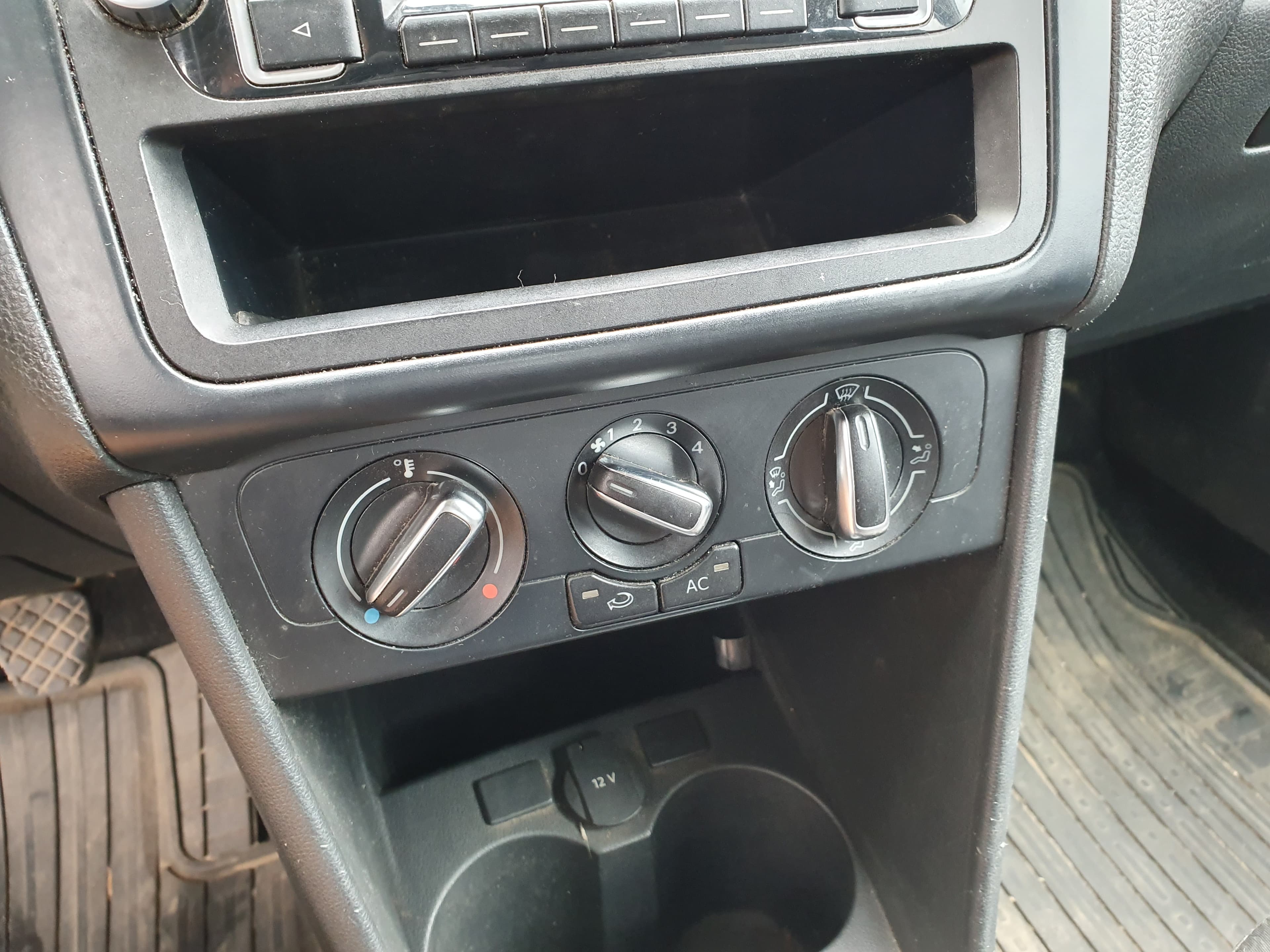 Volkswagen Polo · Ano 2012 — imagem 32
