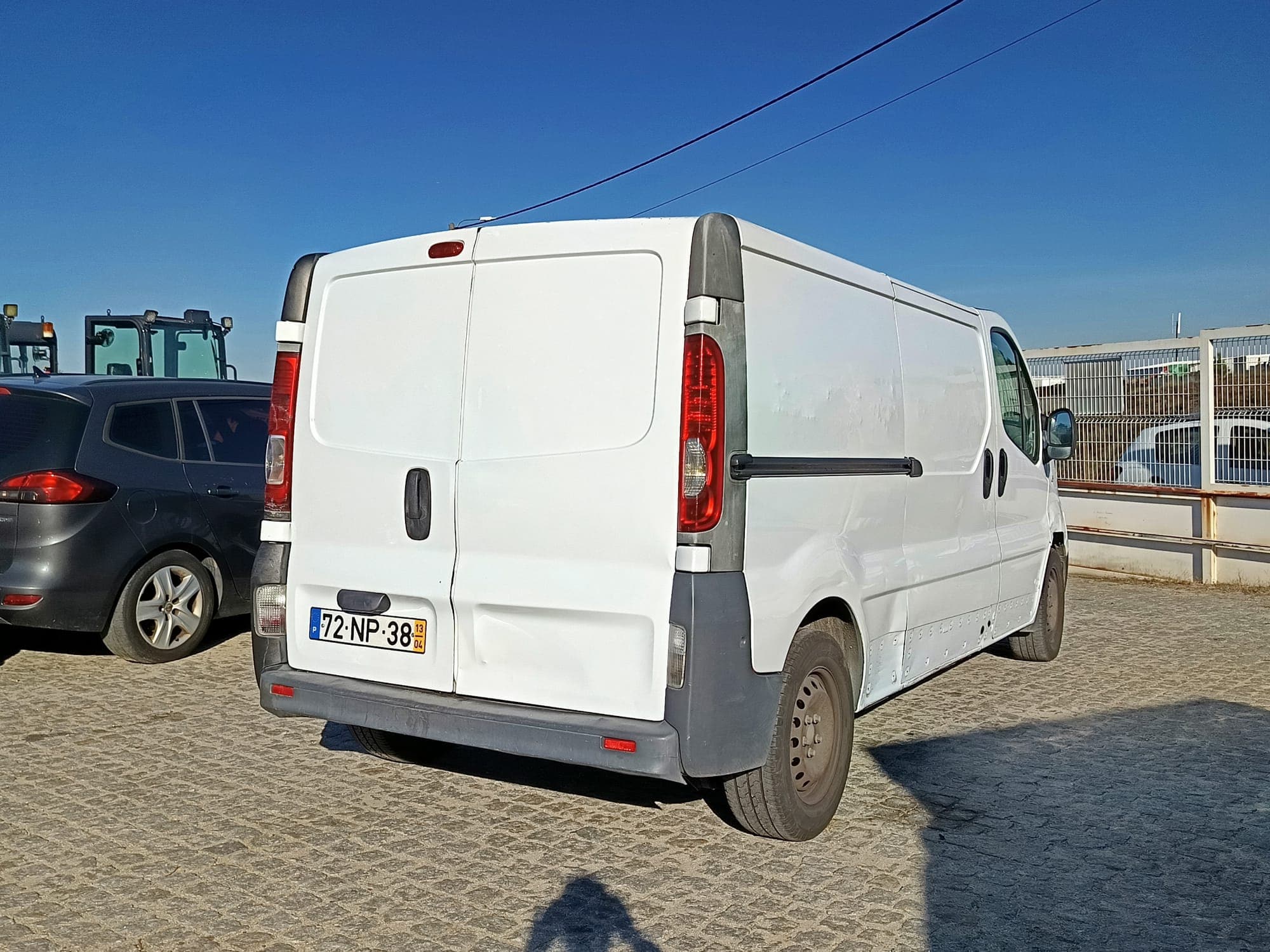Renault Trafic Caixa 2.0 DCI · Ano 2013 — imagem 4
