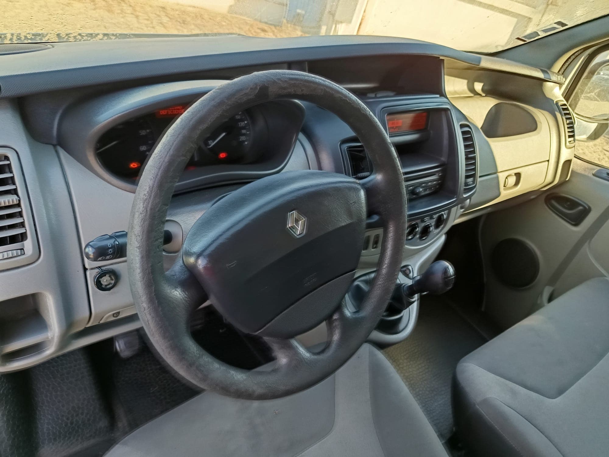 Renault Trafic Caixa 2.0 DCI · Ano 2013 — imagem 25