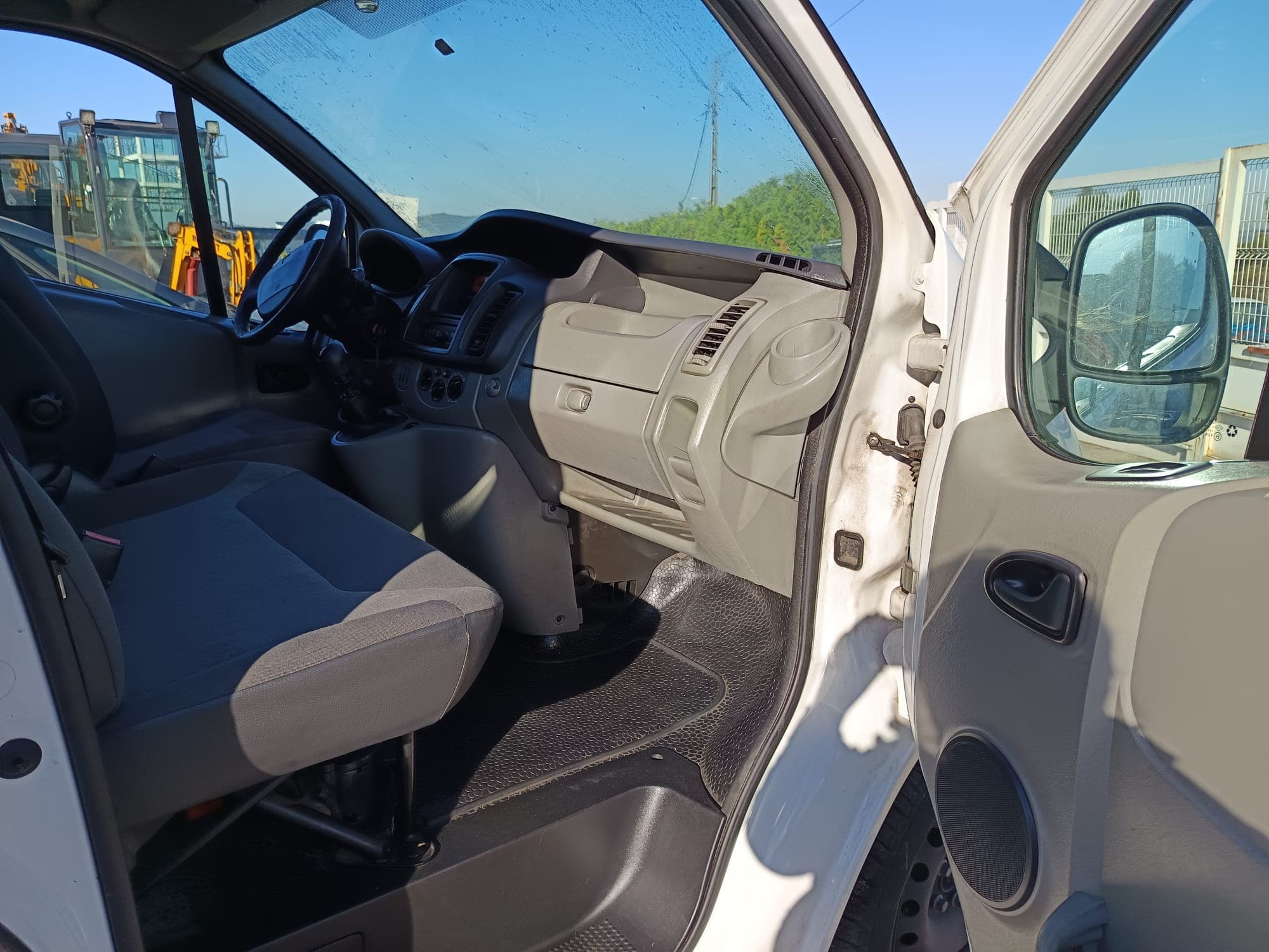 Renault Trafic Caixa 2.0 DCI · Ano 2013 — imagem 21