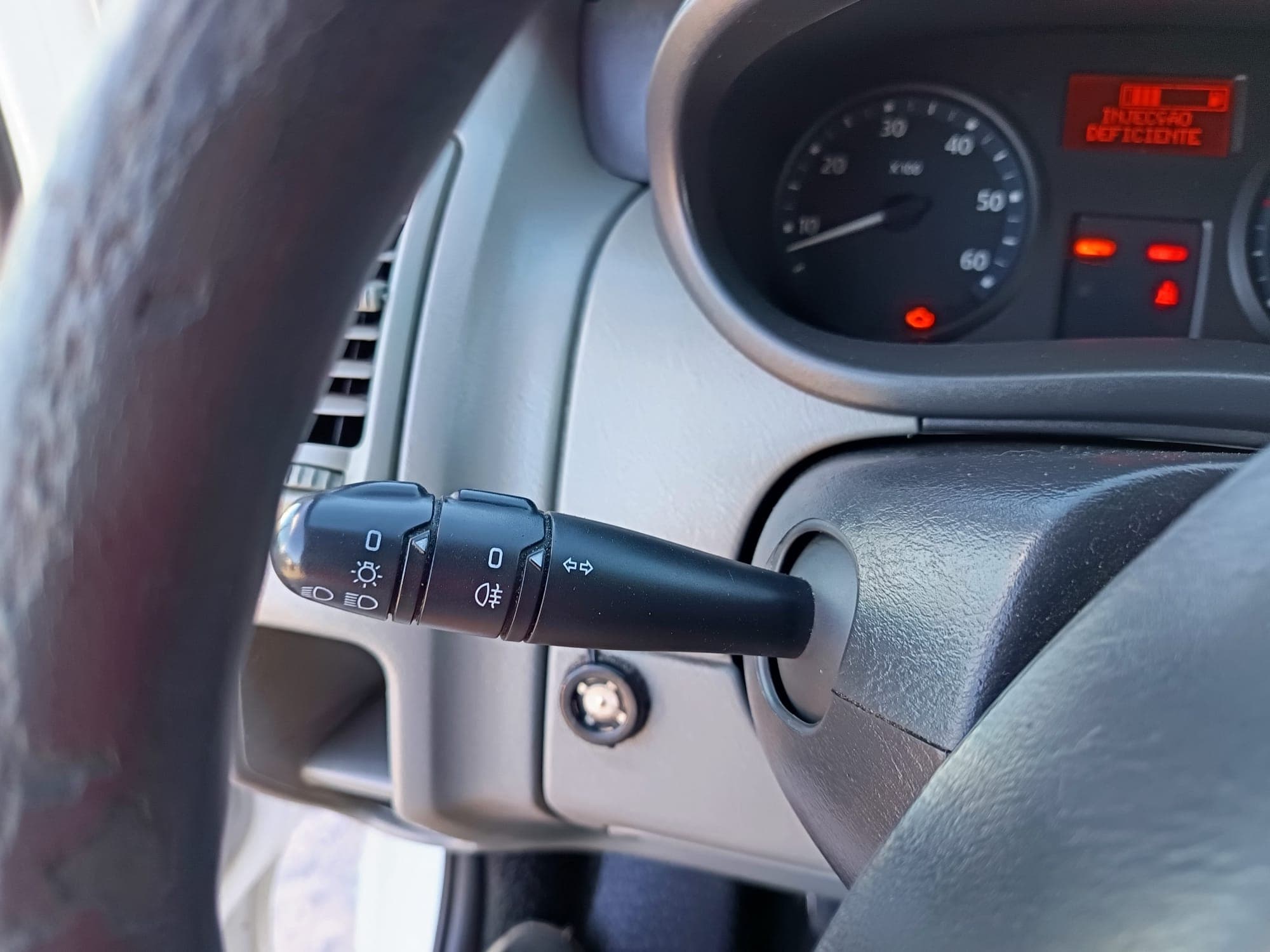 Renault Trafic Caixa 2.0 DCI · Ano 2013 — imagem 33