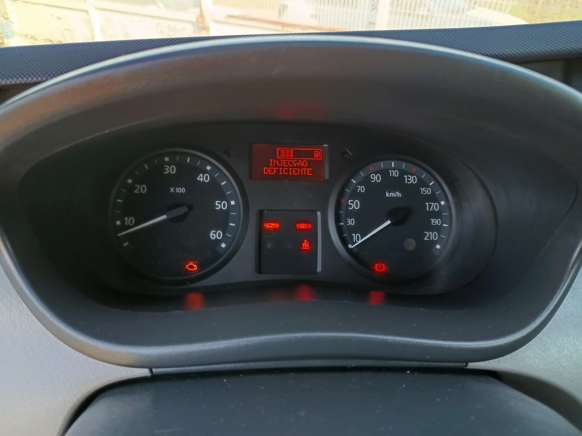 Renault Trafic Caixa 2.0 DCI · Ano 2013 — imagem 31
