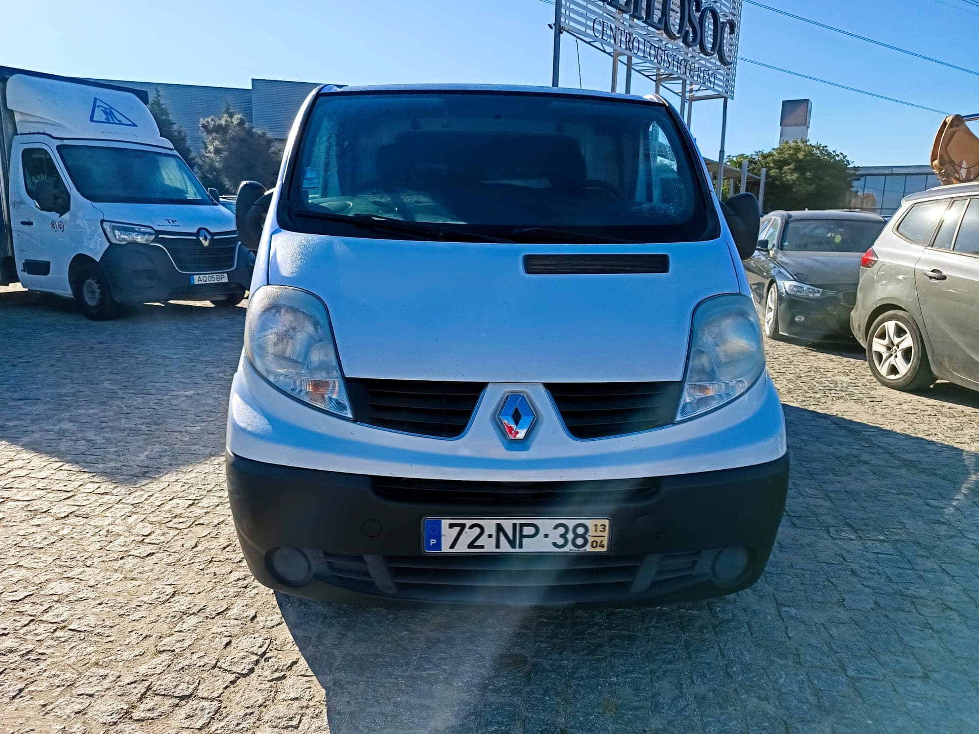 Renault Trafic Caixa 2.0 DCI · Ano 2013 — imagem 2