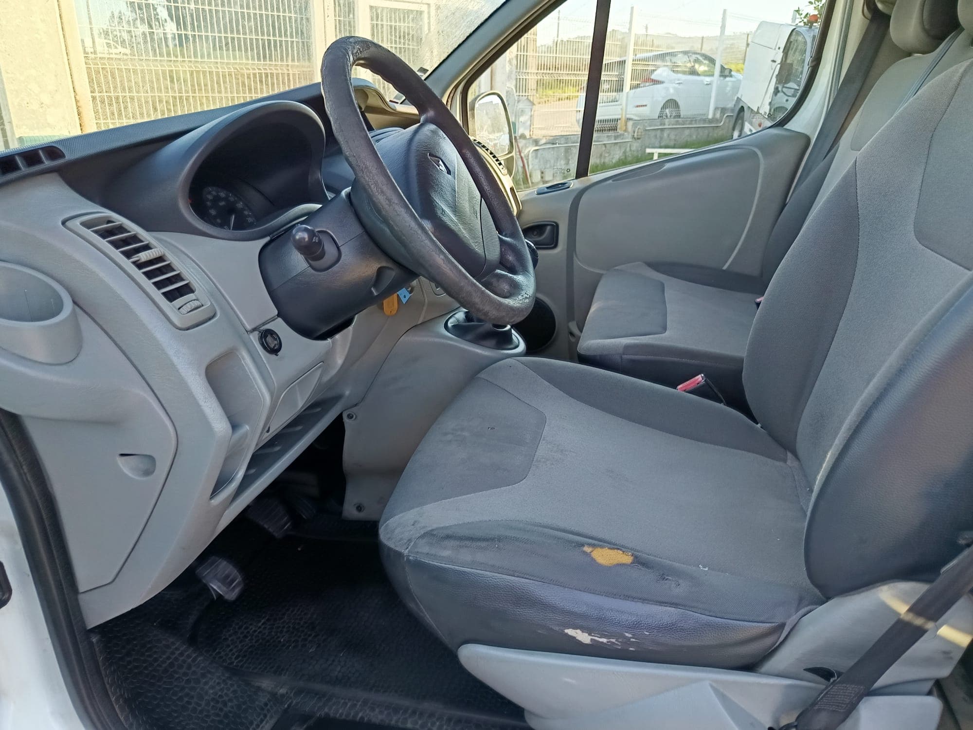 Renault Trafic Caixa 2.0 DCI · Ano 2013 — imagem 24