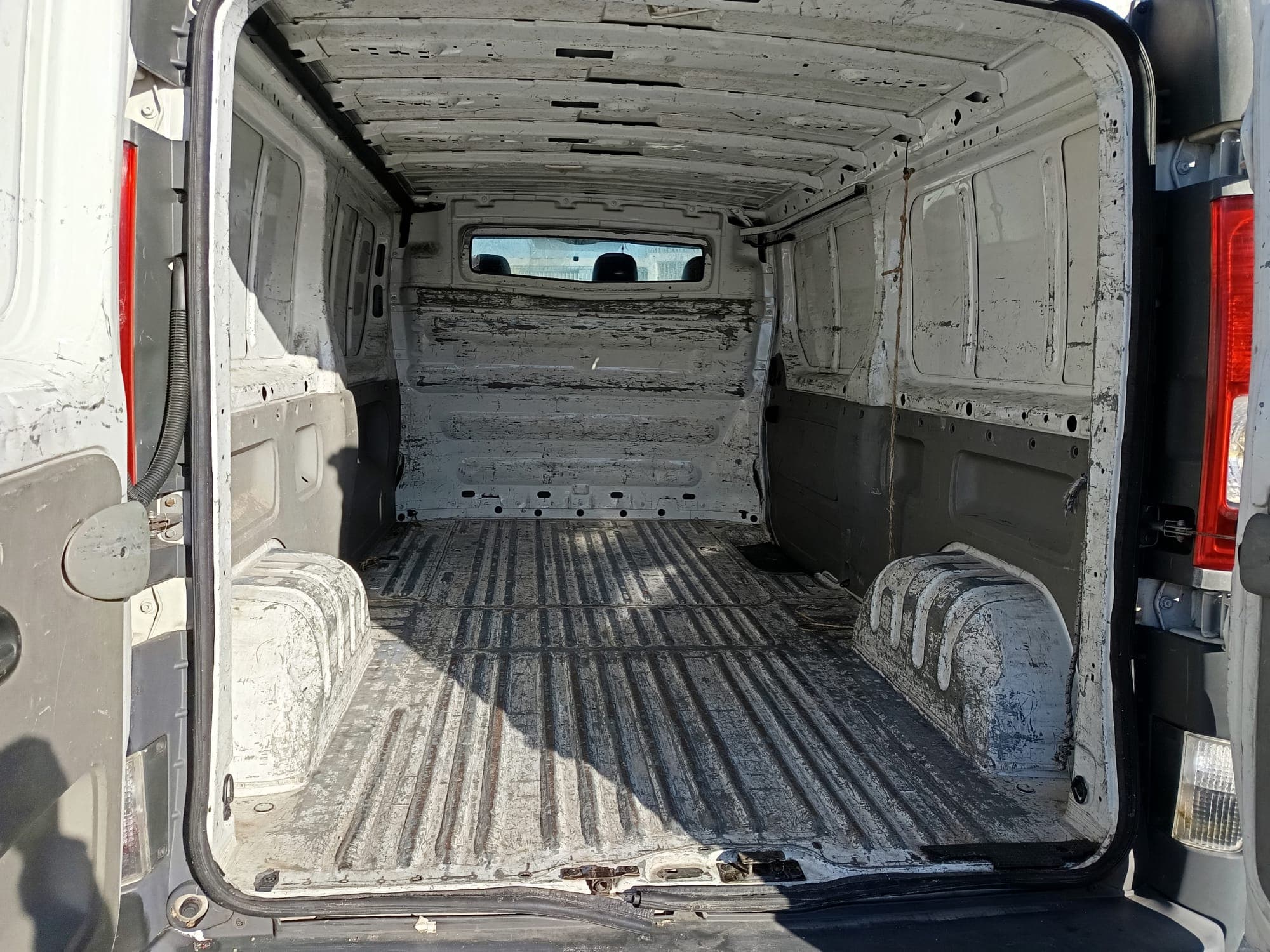 Renault Trafic Caixa 2.0 DCI · Ano 2013 — imagem 16