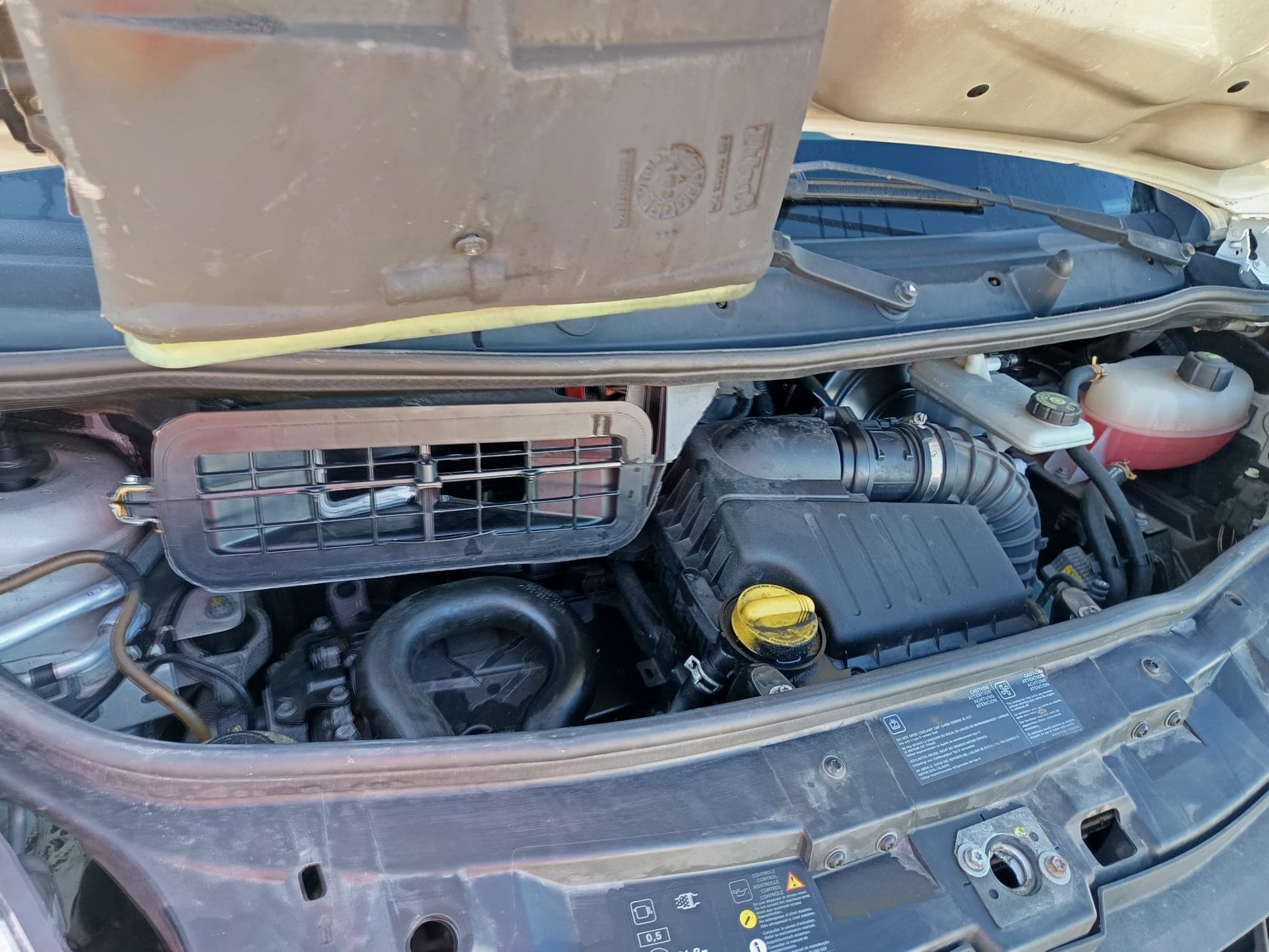 Renault Trafic Caixa 2.0 DCI · Ano 2013 — imagem 19