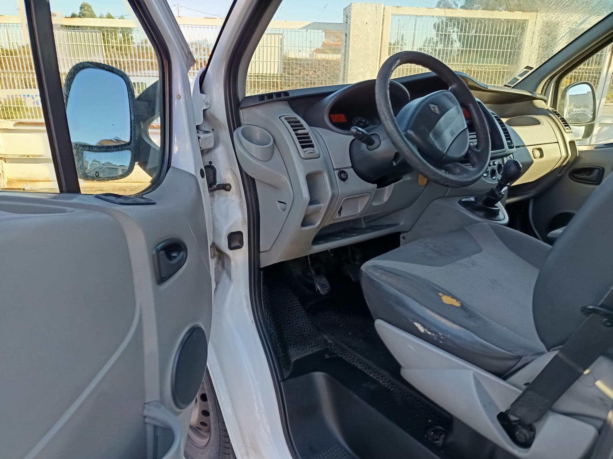 Renault Trafic Caixa 2.0 DCI · Ano 2013 — imagem 29