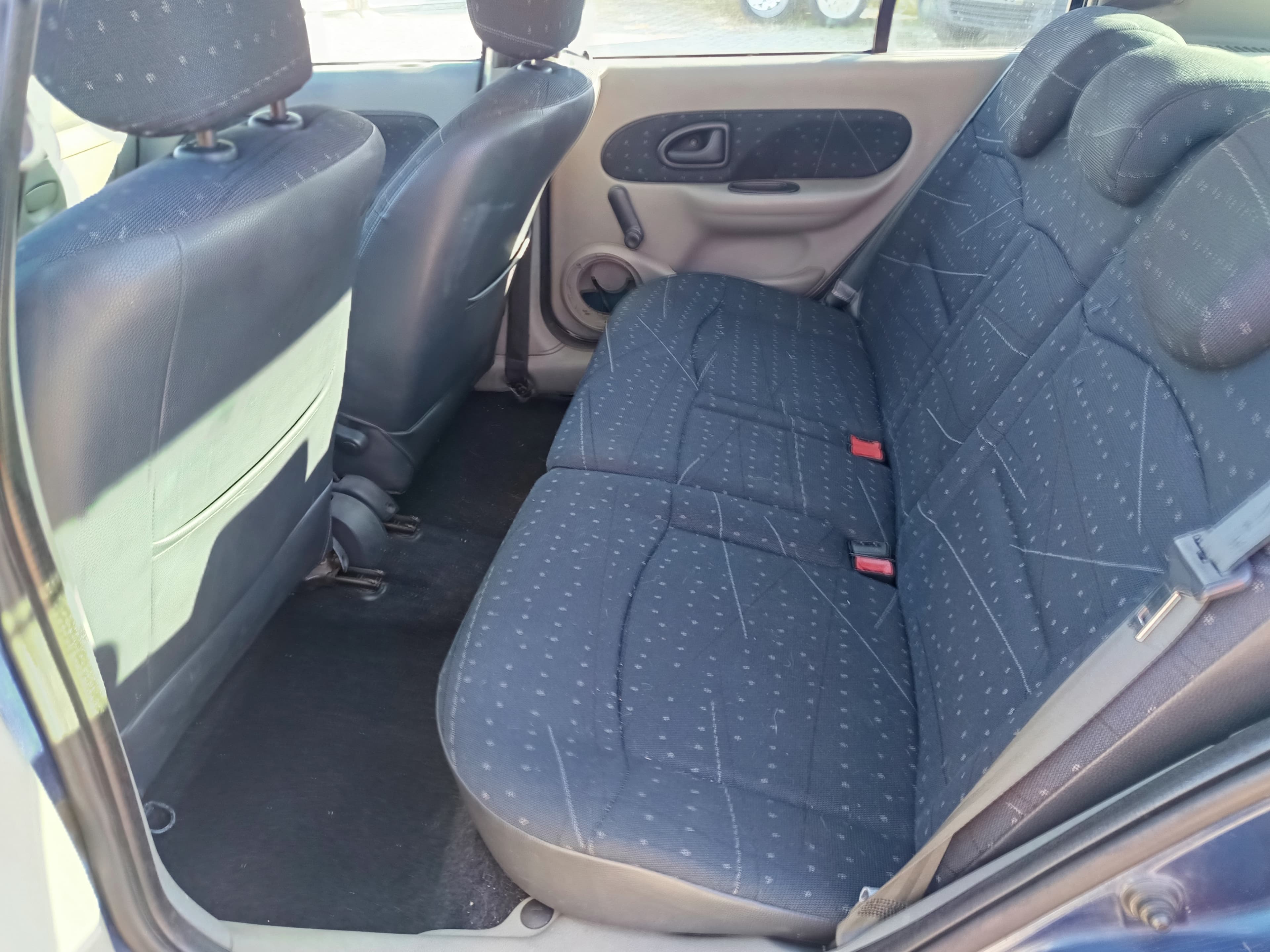 Renault Clio · Ano 2002 — imagem 30