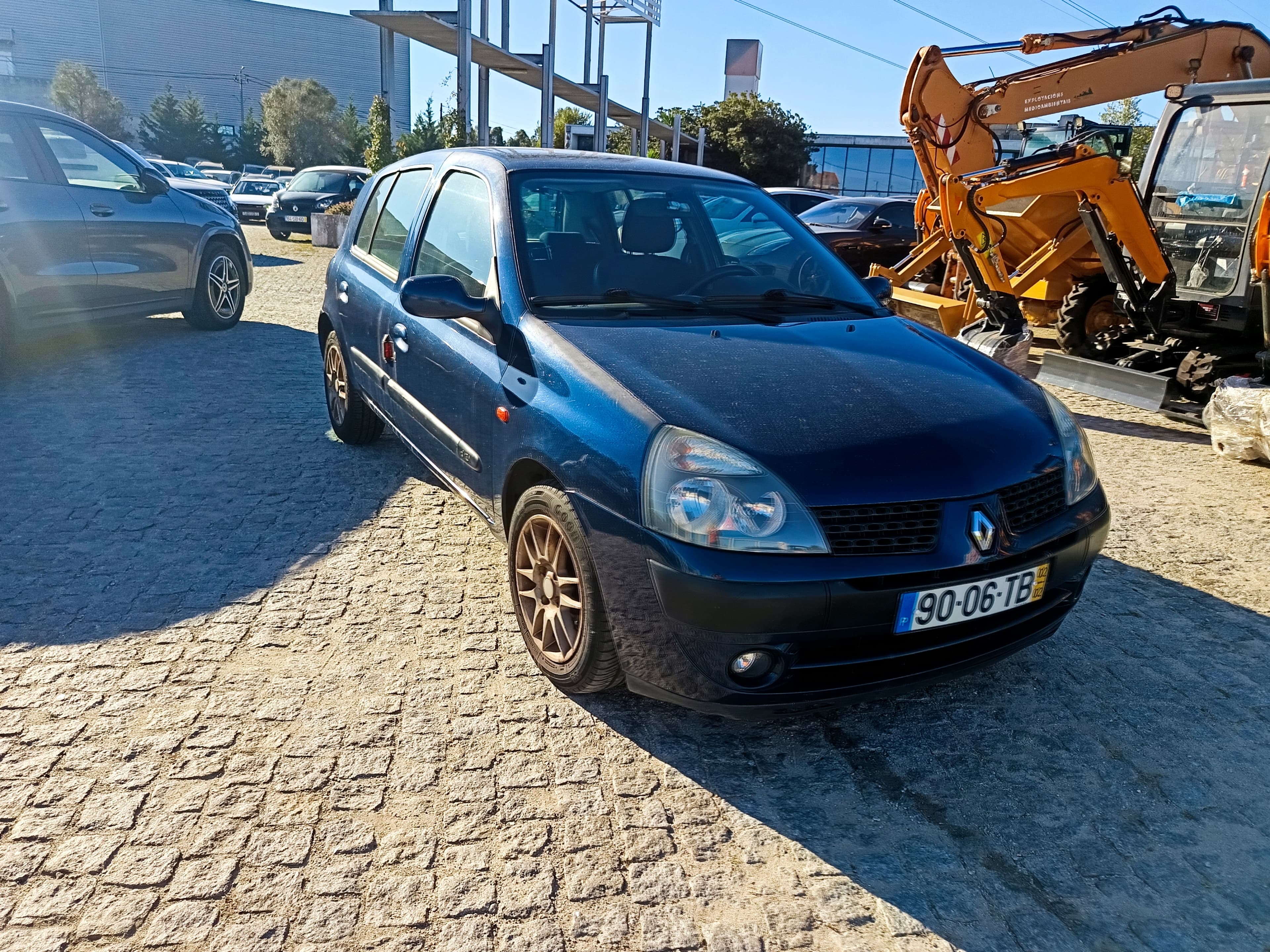 Renault Clio · Ano 2002 — imagem 3