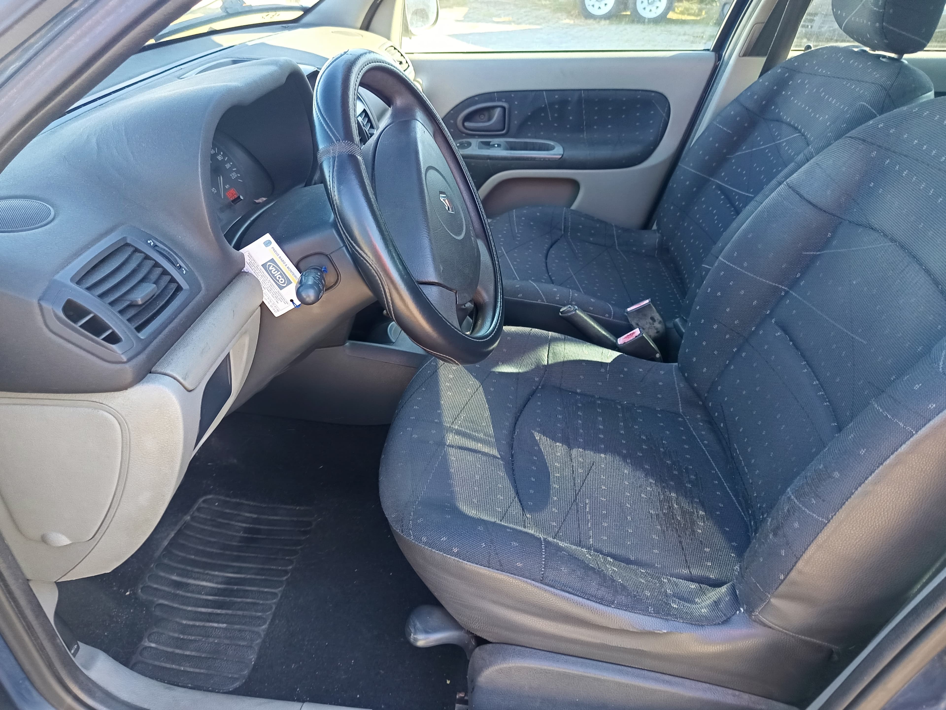 Renault Clio · Ano 2002 — imagem 33