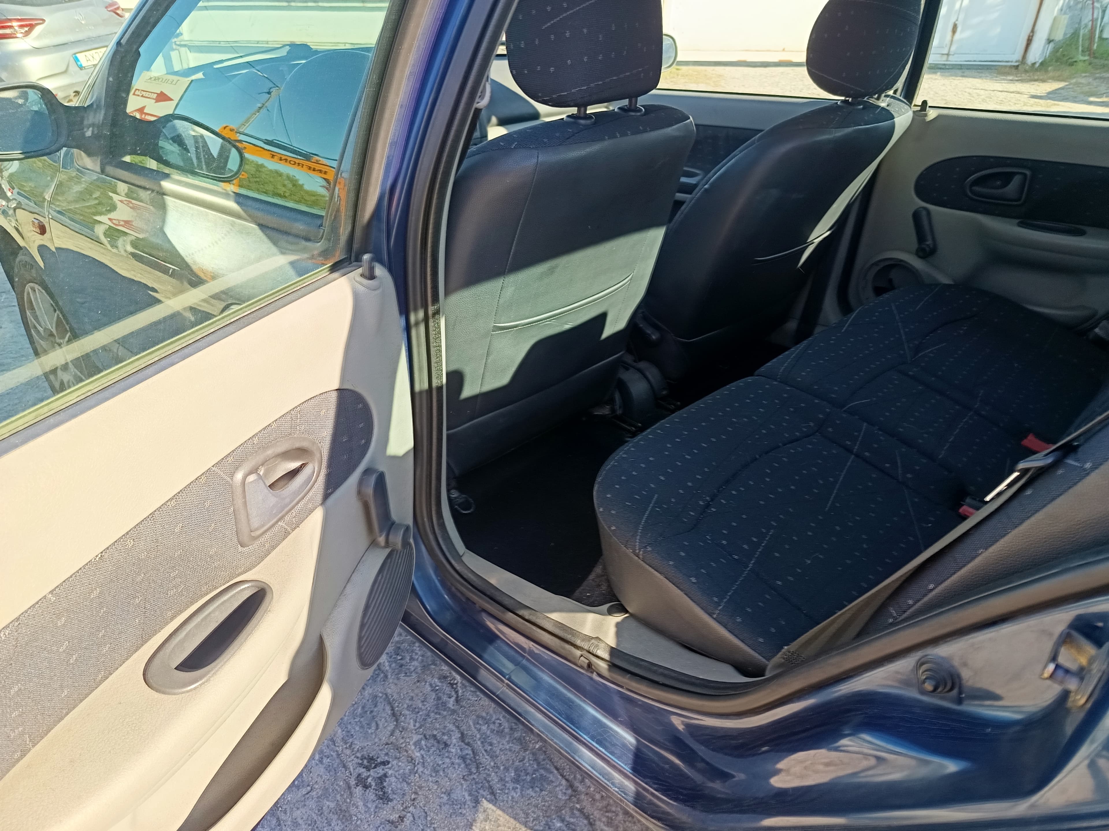 Renault Clio · Ano 2002 — imagem 28