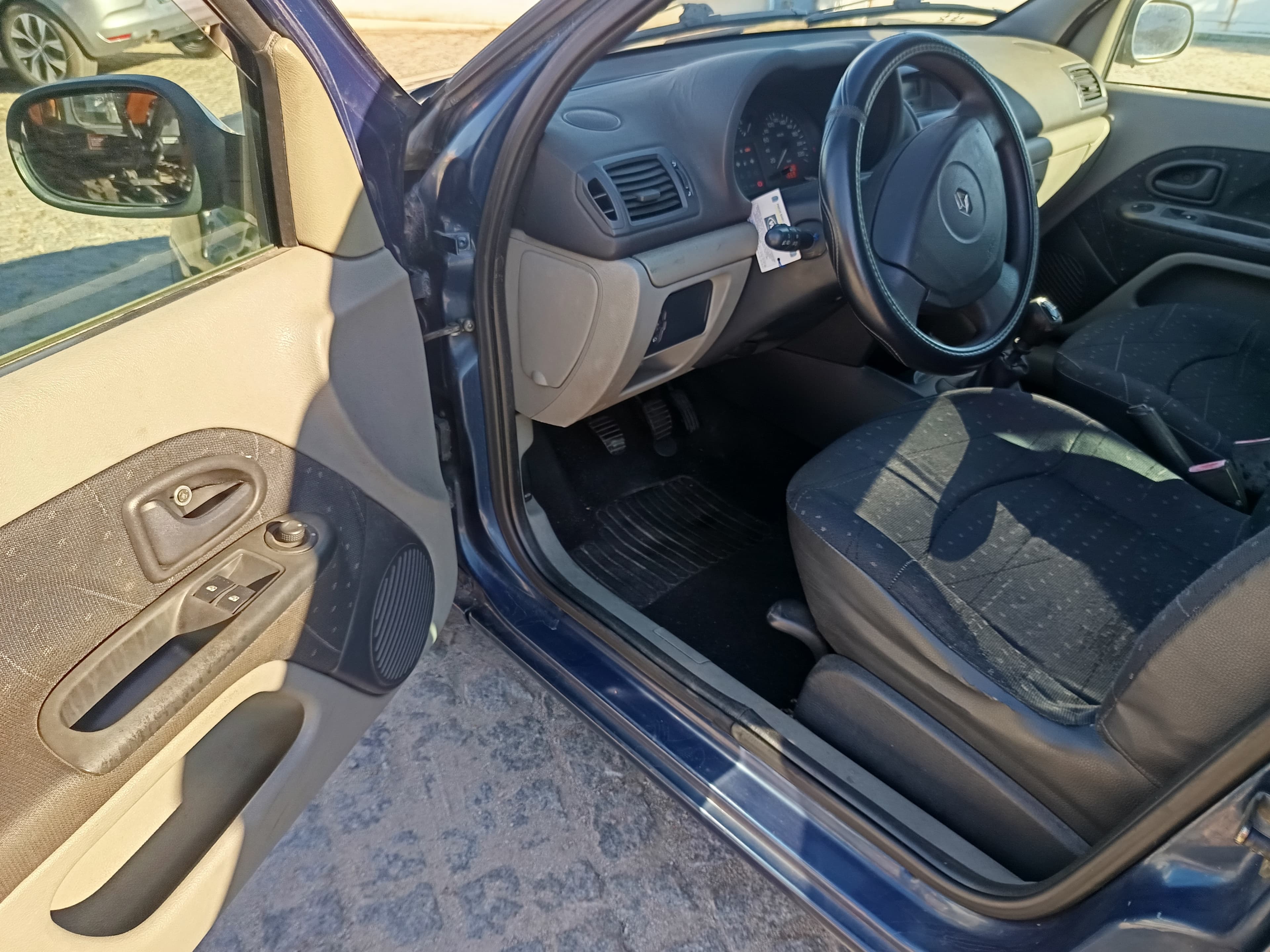 Renault Clio · Ano 2002 — imagem 31