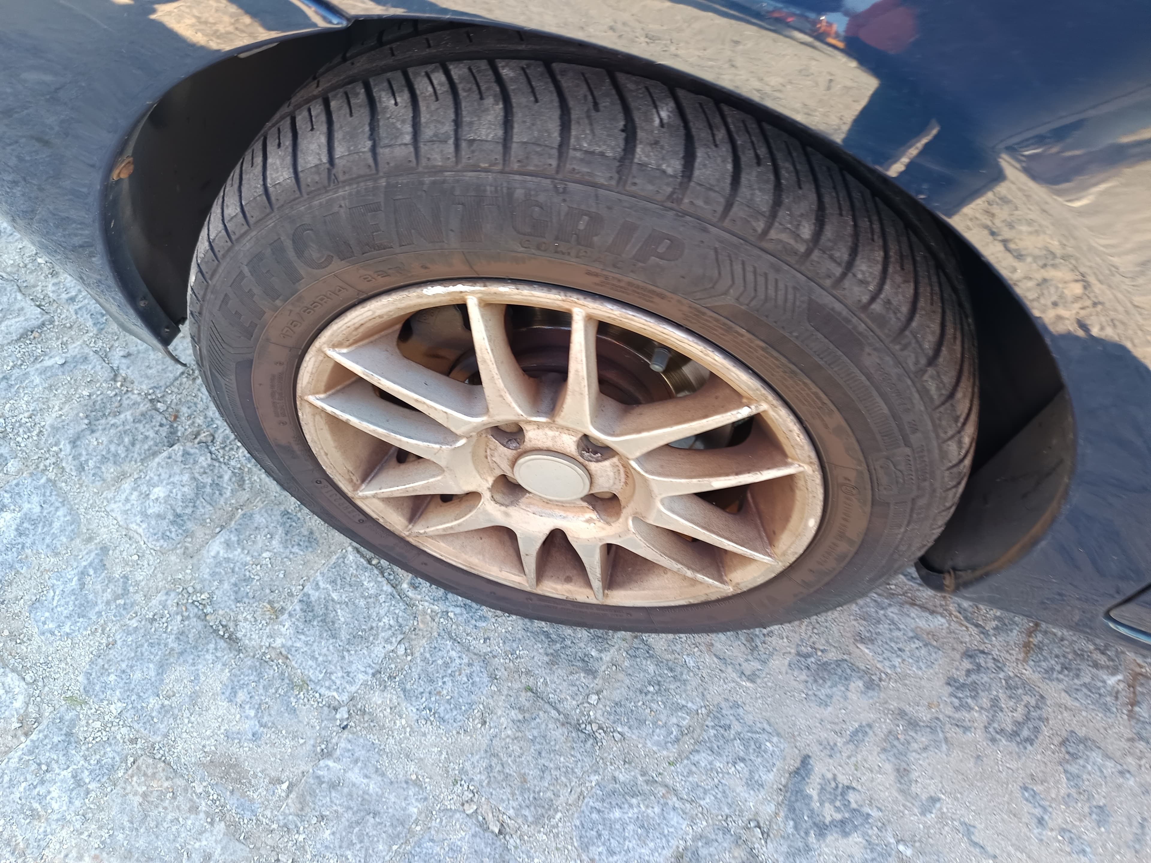 Renault Clio · Ano 2002 — imagem 13