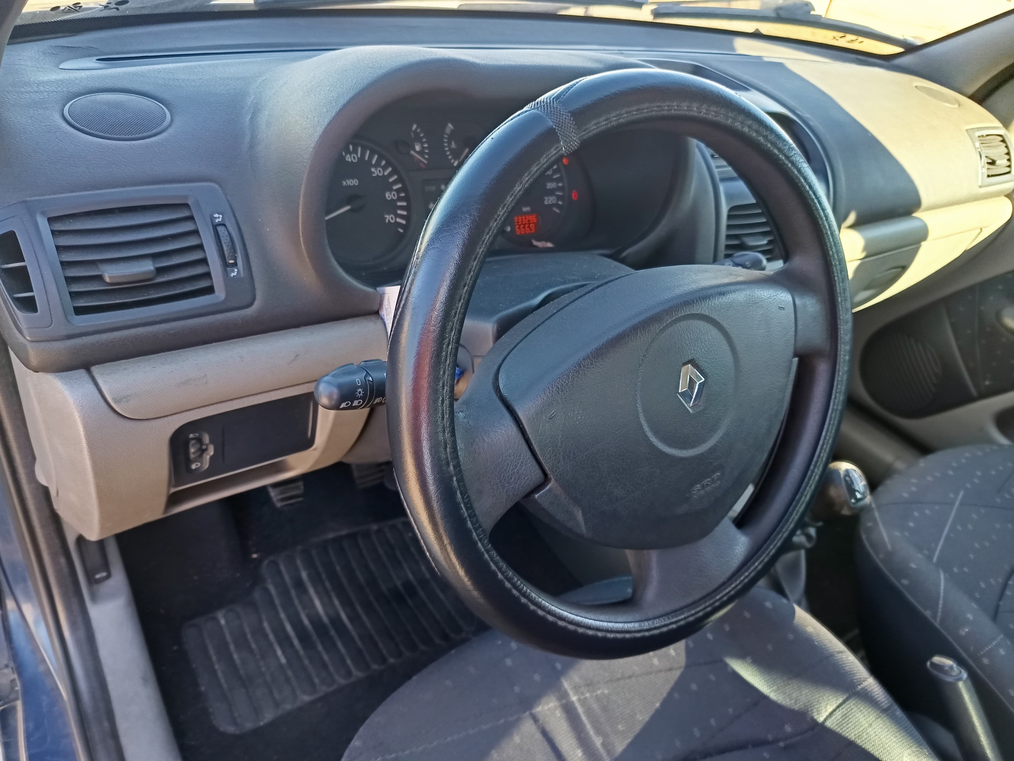 Renault Clio · Ano 2002 — imagem 35