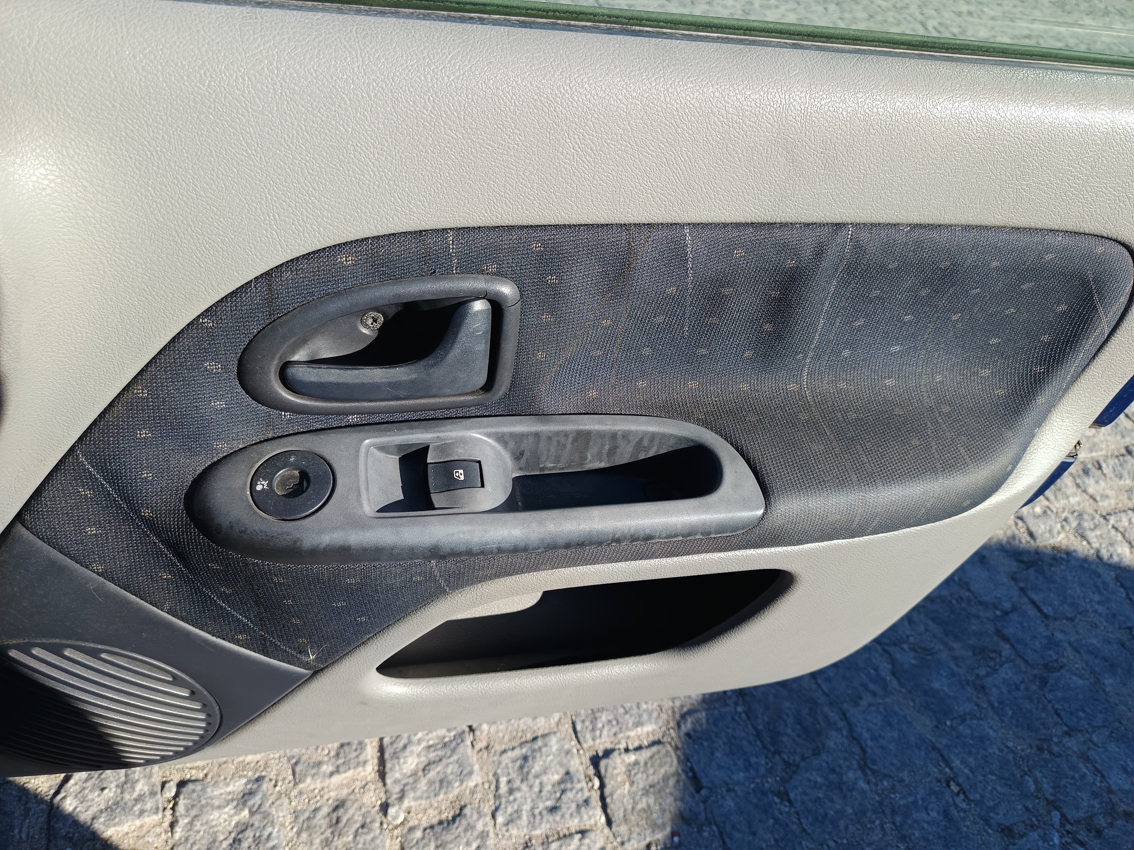 Renault Clio · Ano 2002 — imagem 25