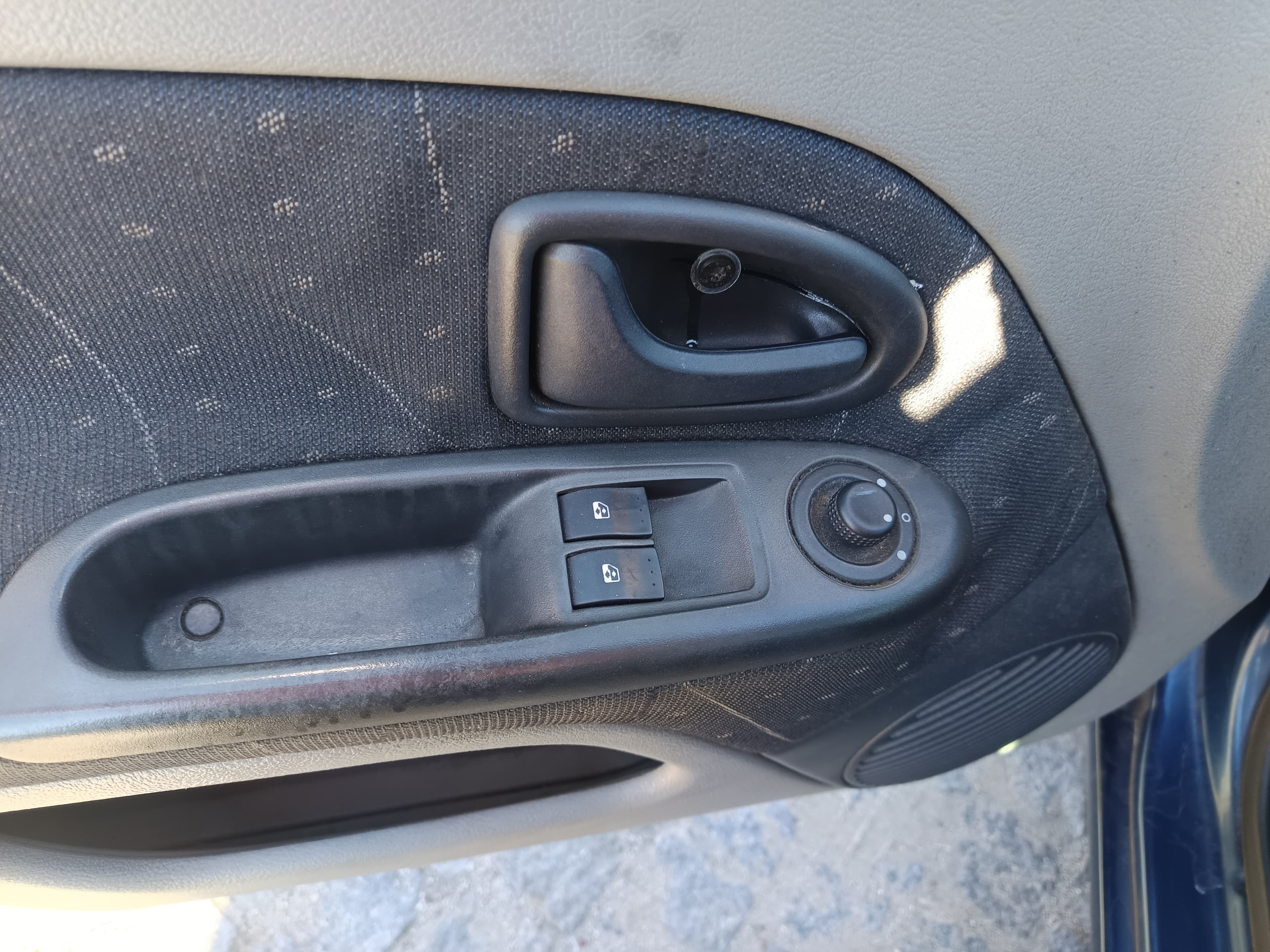 Renault Clio · Ano 2002 — imagem 32