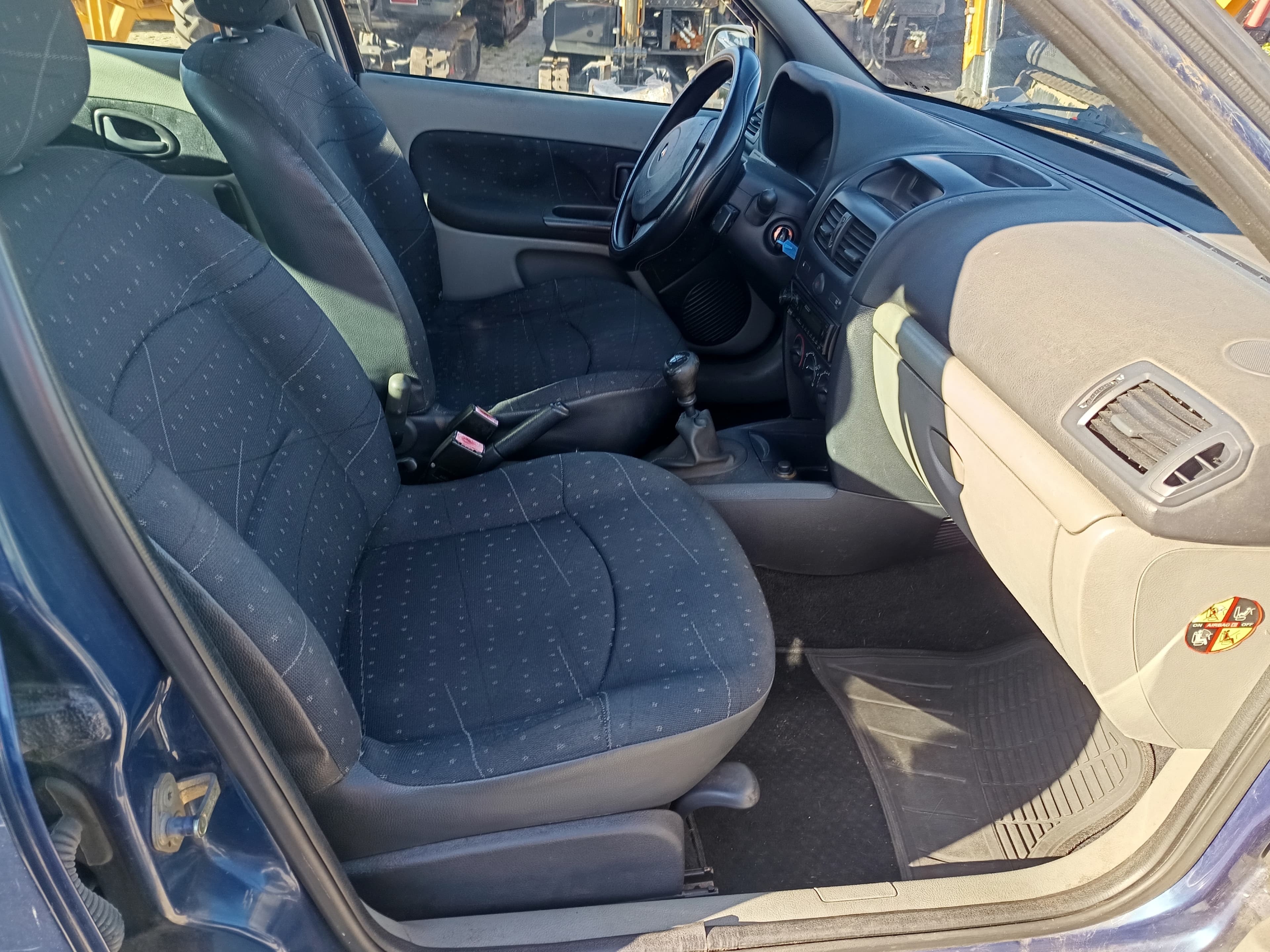 Renault Clio · Ano 2002 — imagem 26