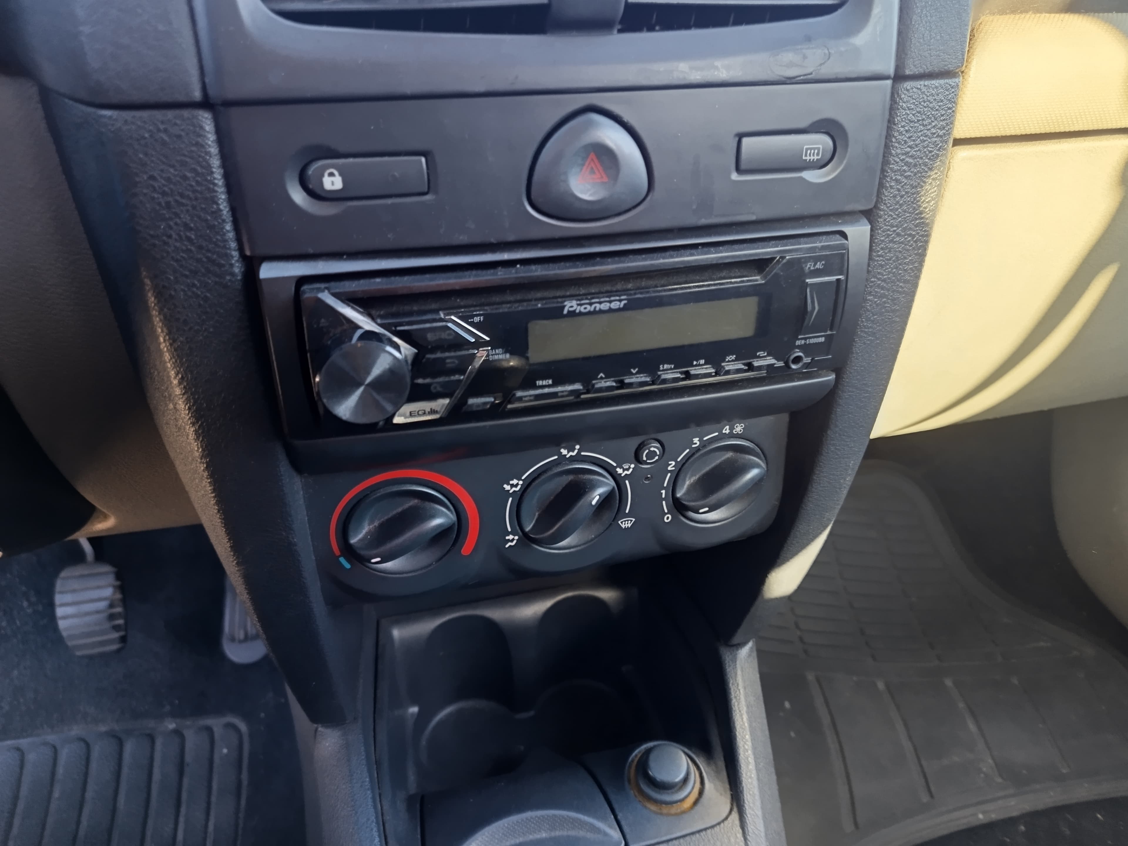 Renault Clio · Ano 2002 — imagem 37