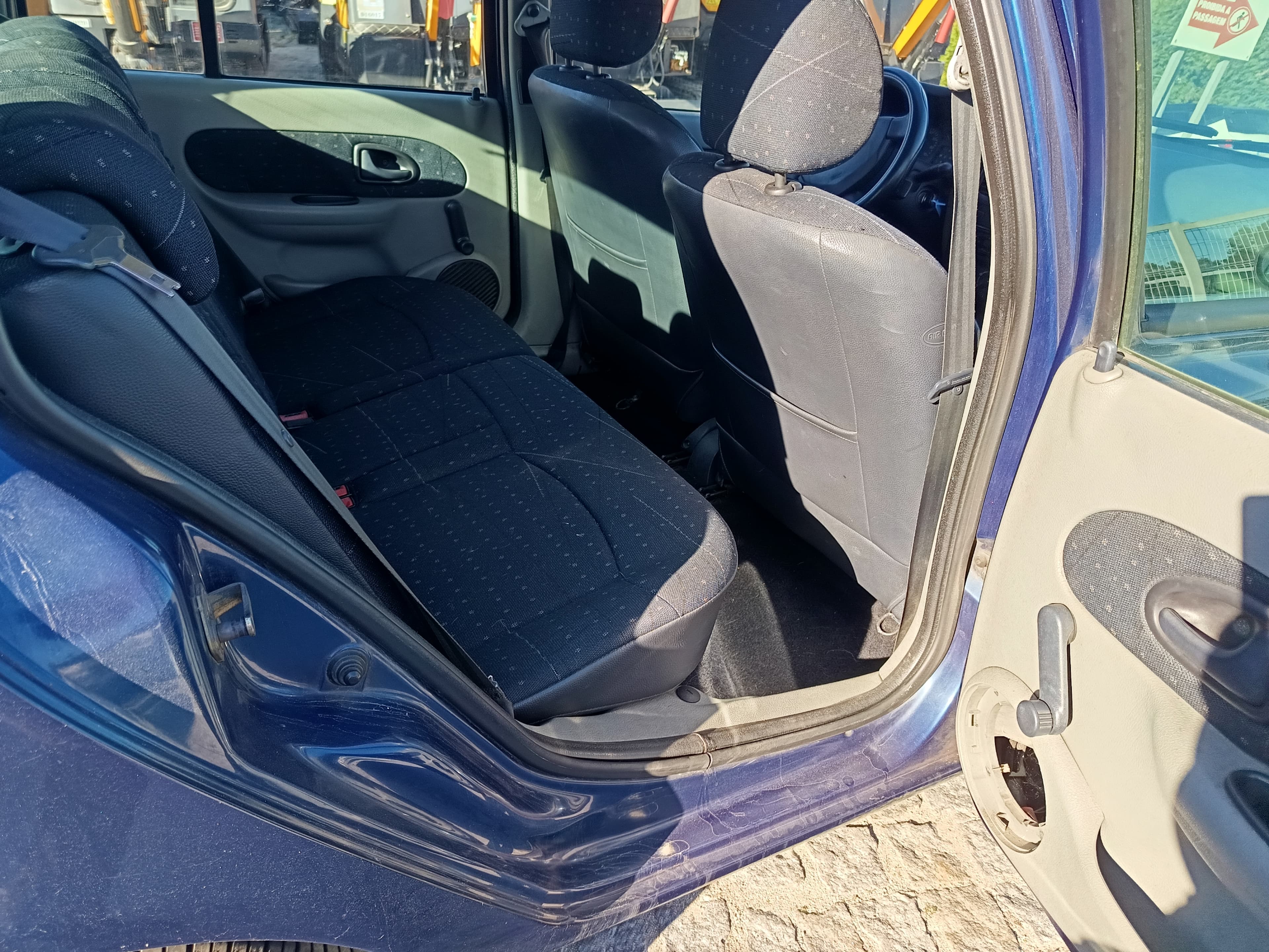 Renault Clio · Ano 2002 — imagem 21