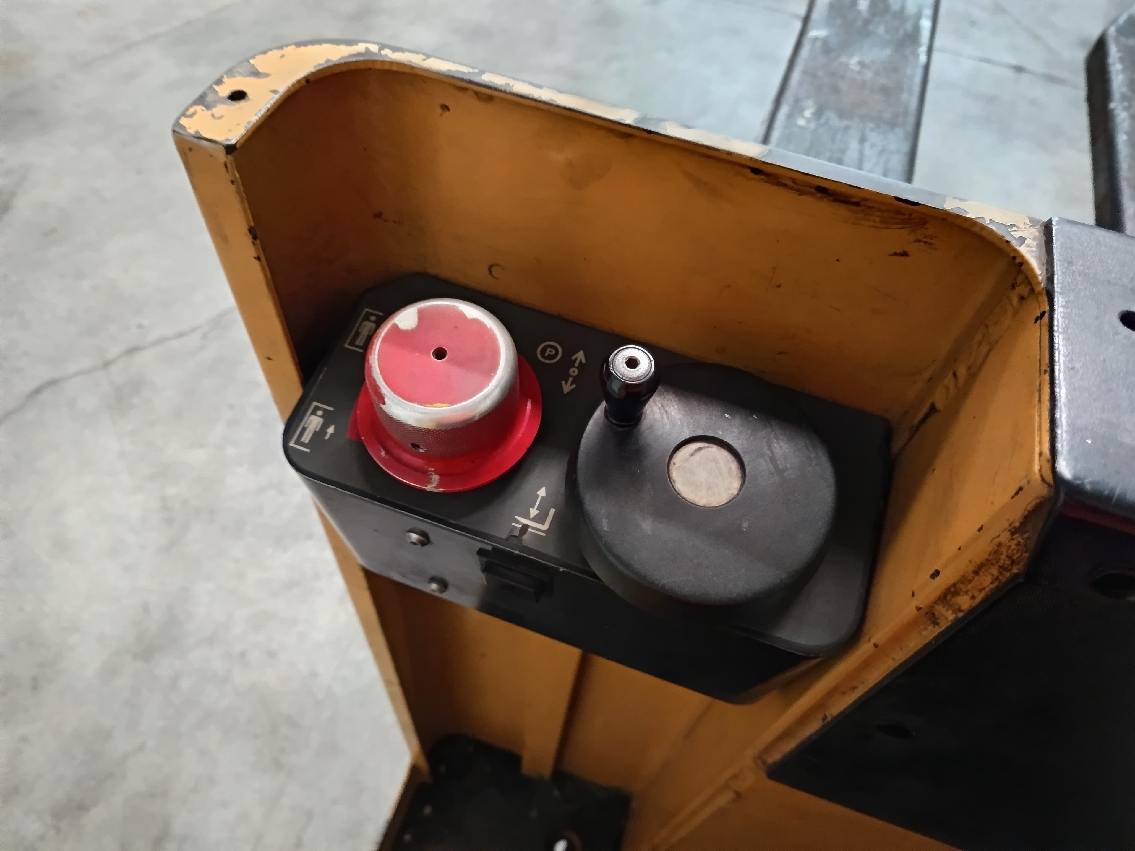 Stacker Samag MAX 2 Preparador de Encomenda · Elétrico · Ano 2001 — imagem 10