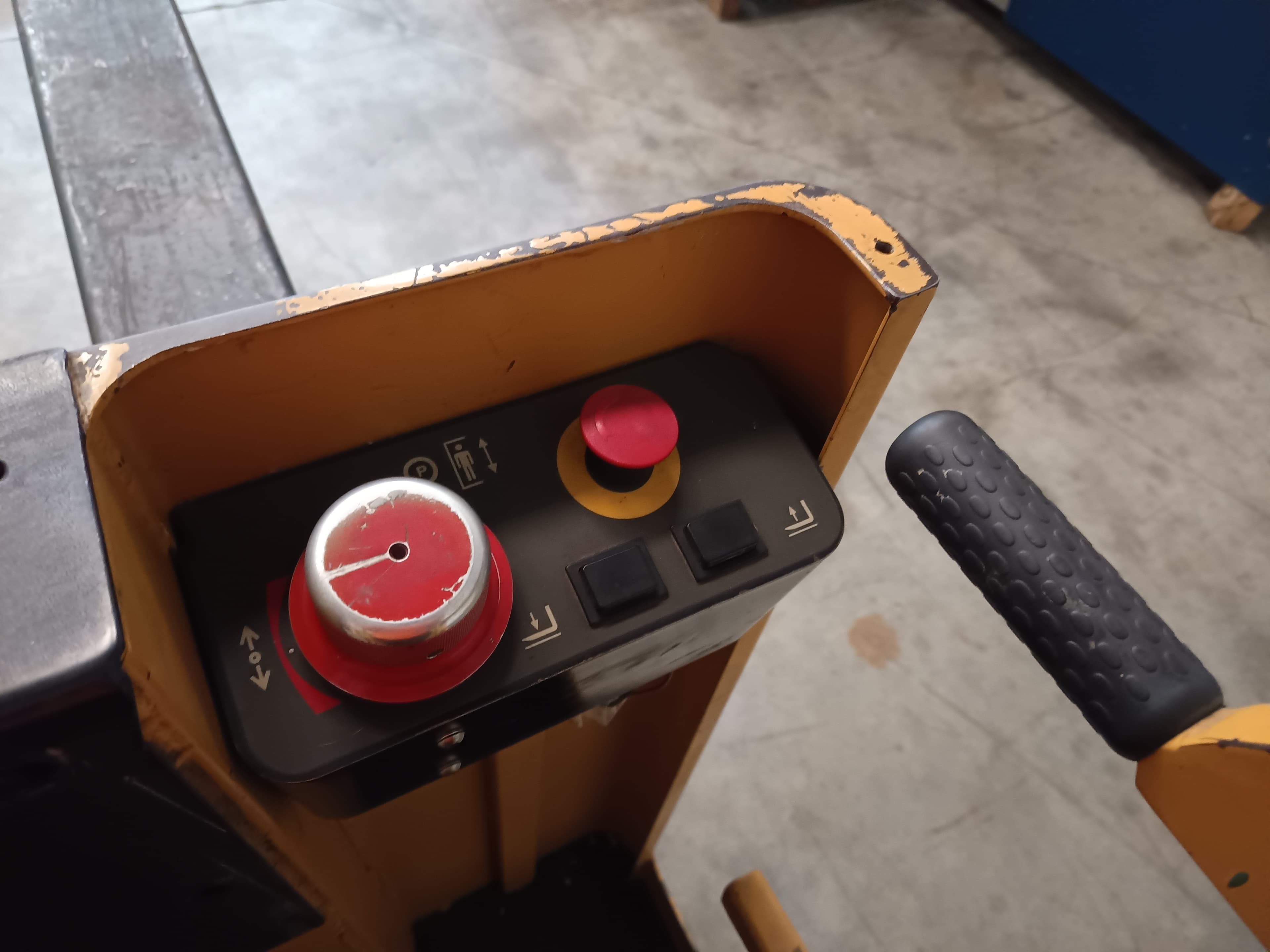 Stacker Samag MAX 2 Preparador de Encomenda · Elétrico · Ano 2001 — imagem 11