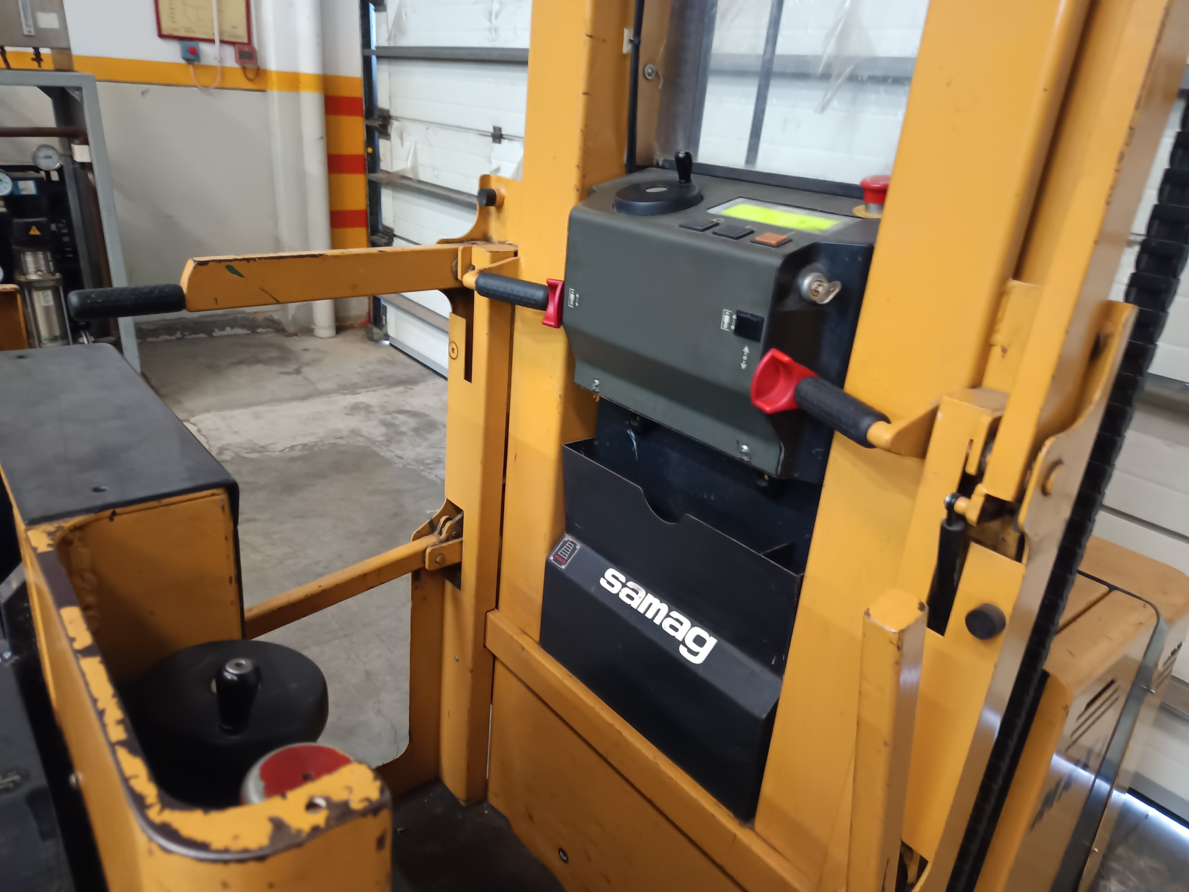 Stacker Samag MAX 2 Preparador de Encomenda · Elétrico · Ano 2001 — imagem 4