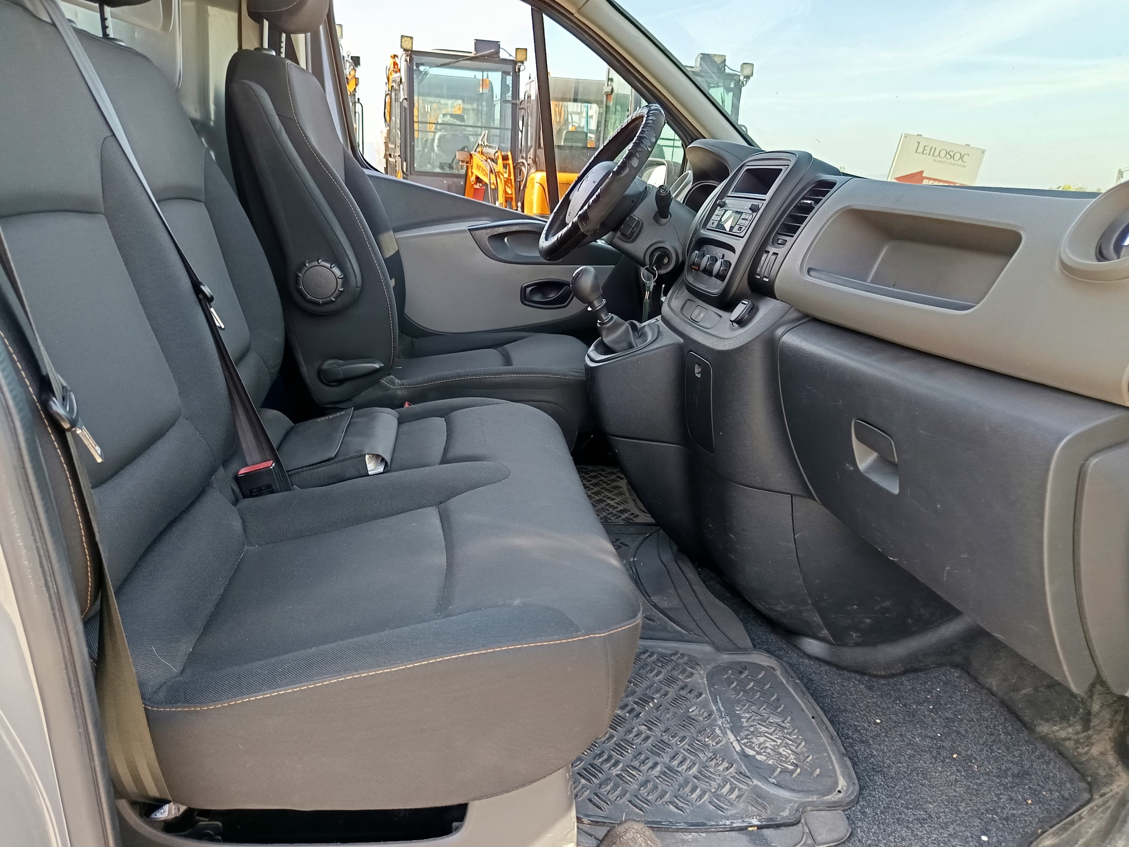 Renault Trafic · Ano 2015 — imagem 24
