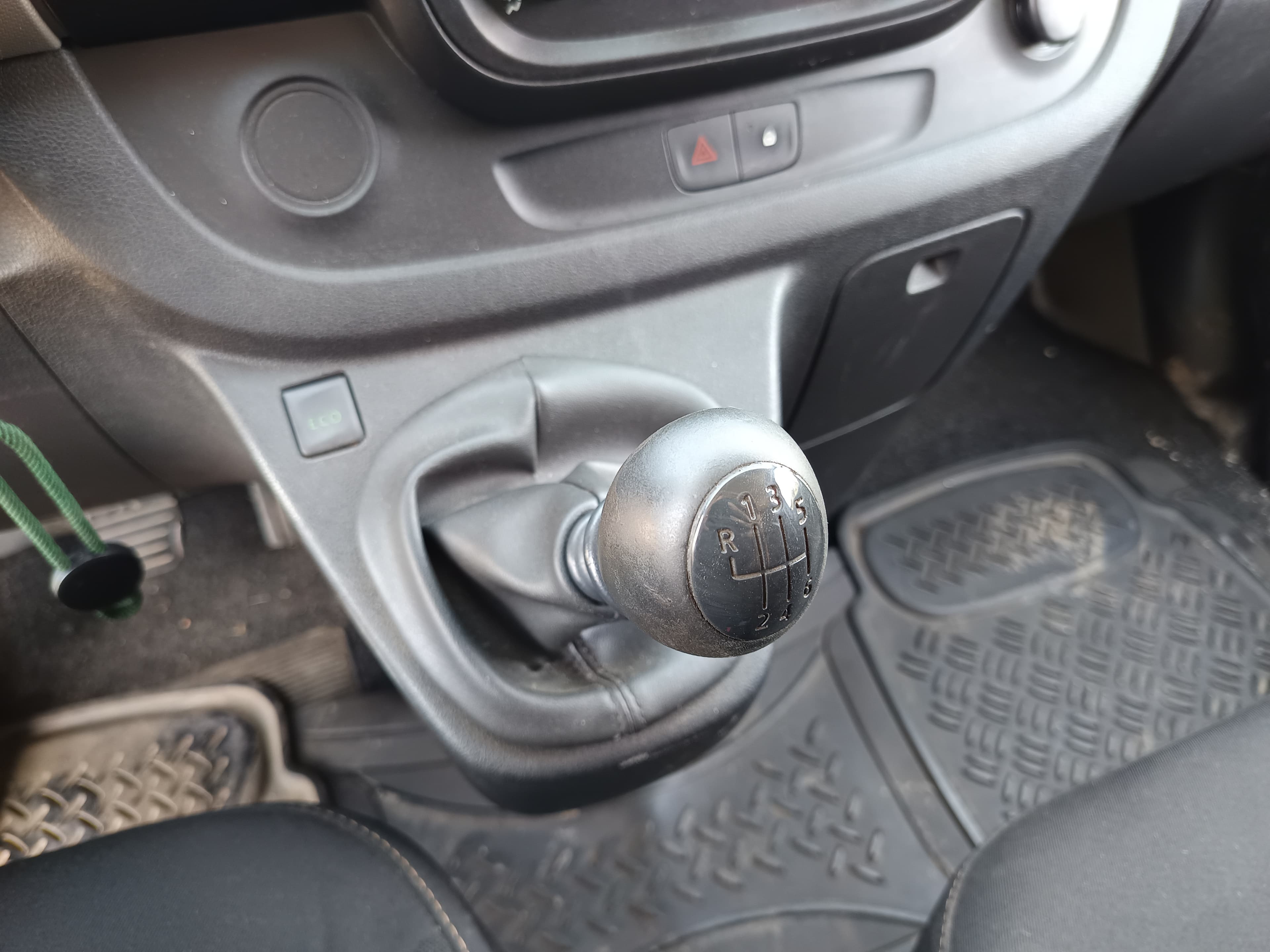Renault Trafic · Ano 2015 — imagem 26