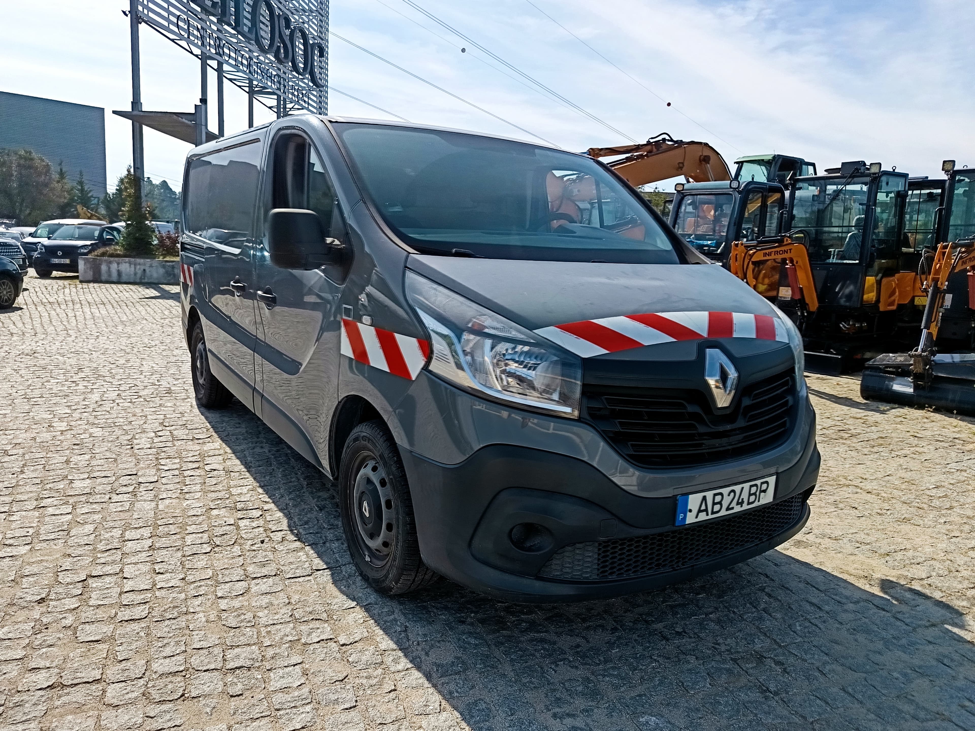 Renault Trafic · Ano 2015 — imagem 1