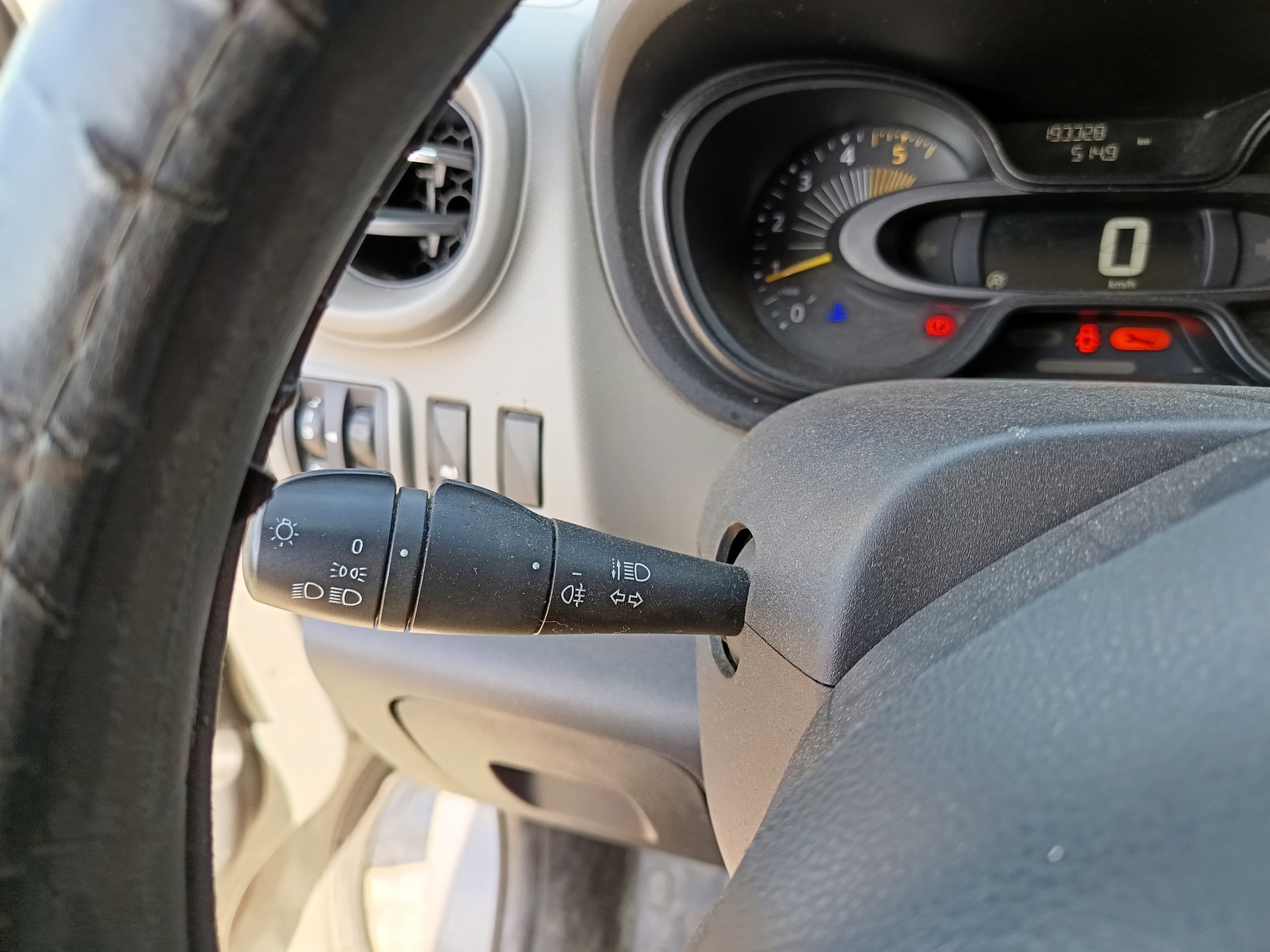 Renault Trafic · Ano 2015 — imagem 35