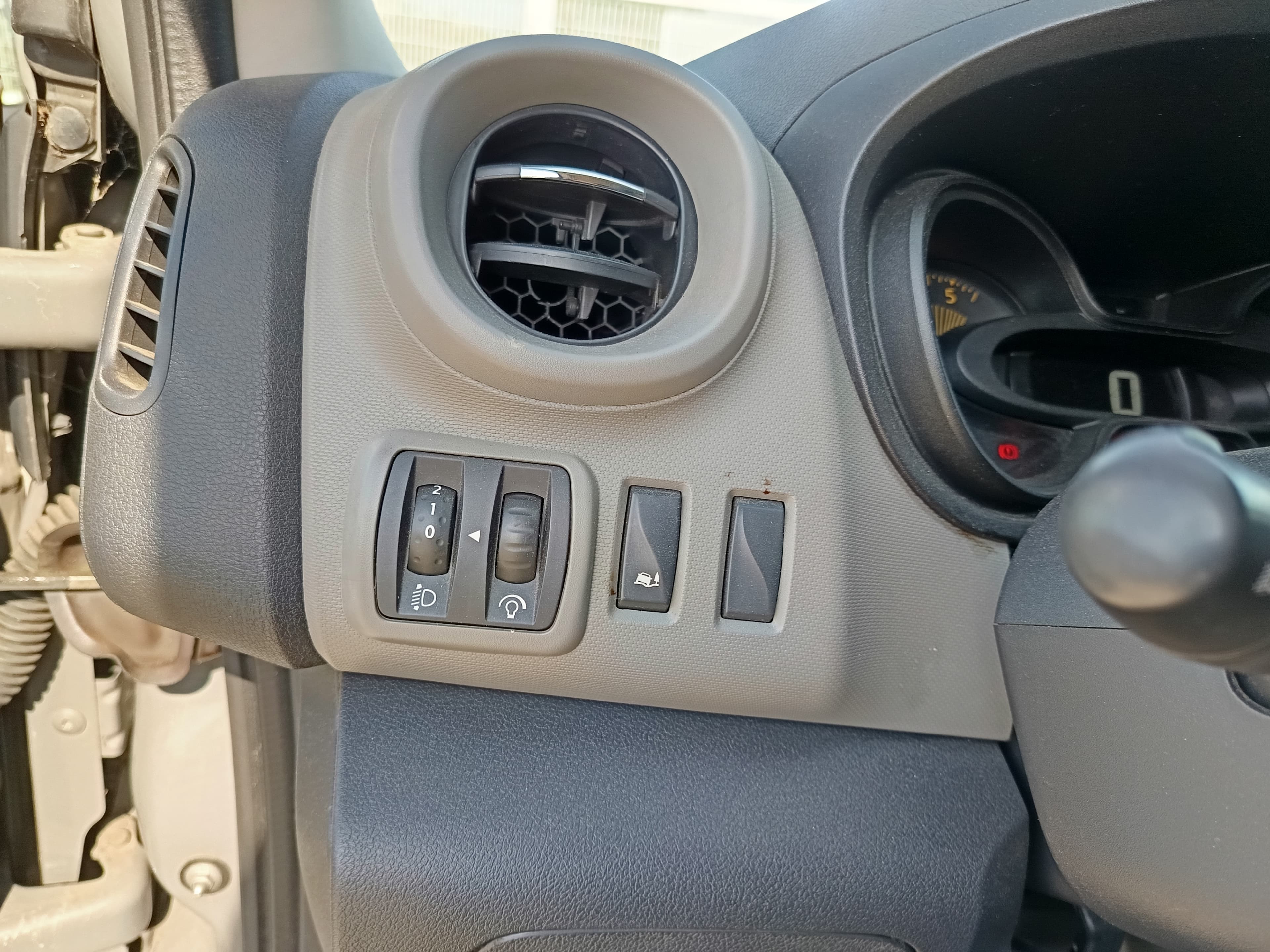 Renault Trafic · Ano 2015 — imagem 36