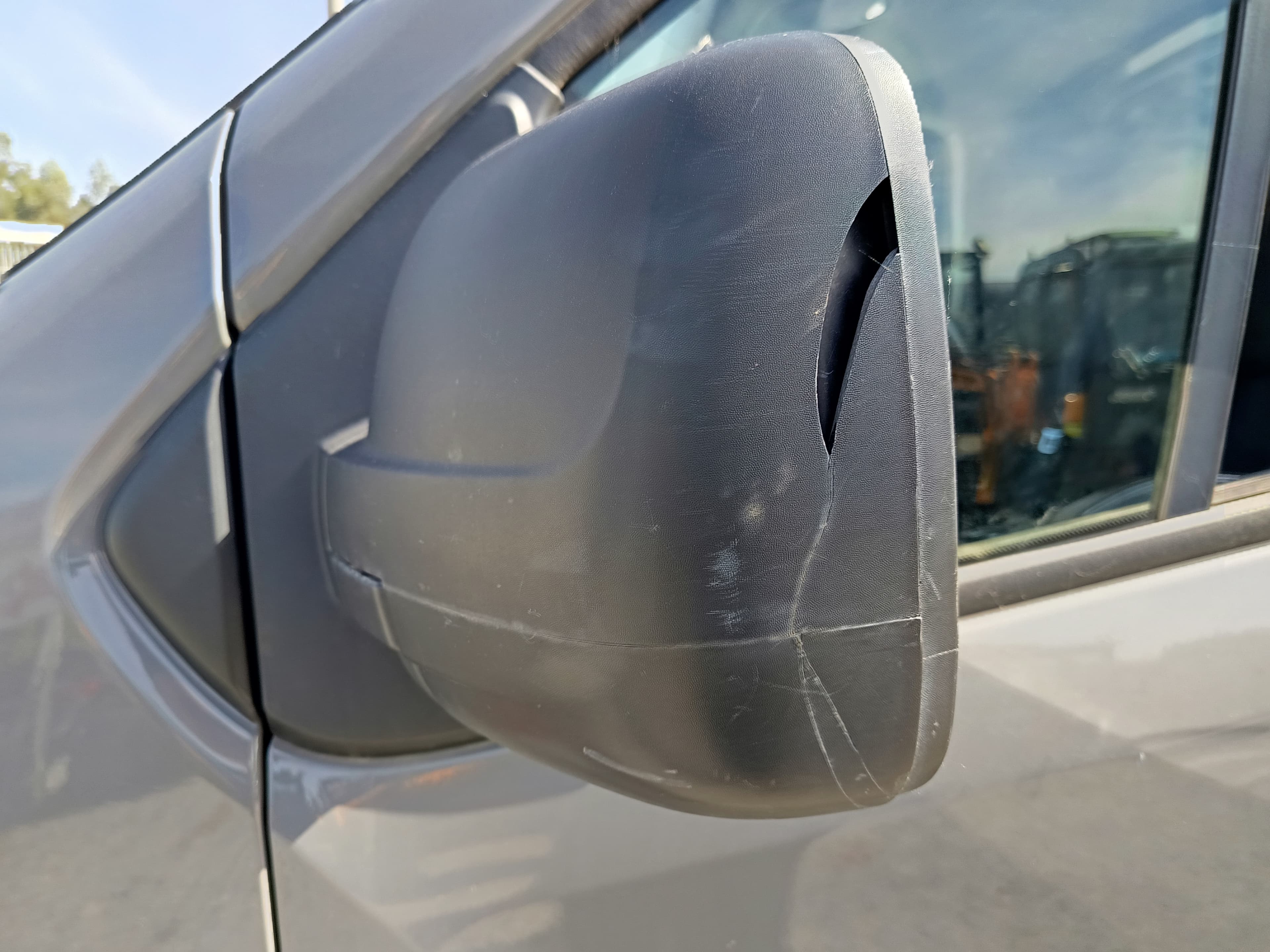 Renault Trafic · Ano 2015 — imagem 16