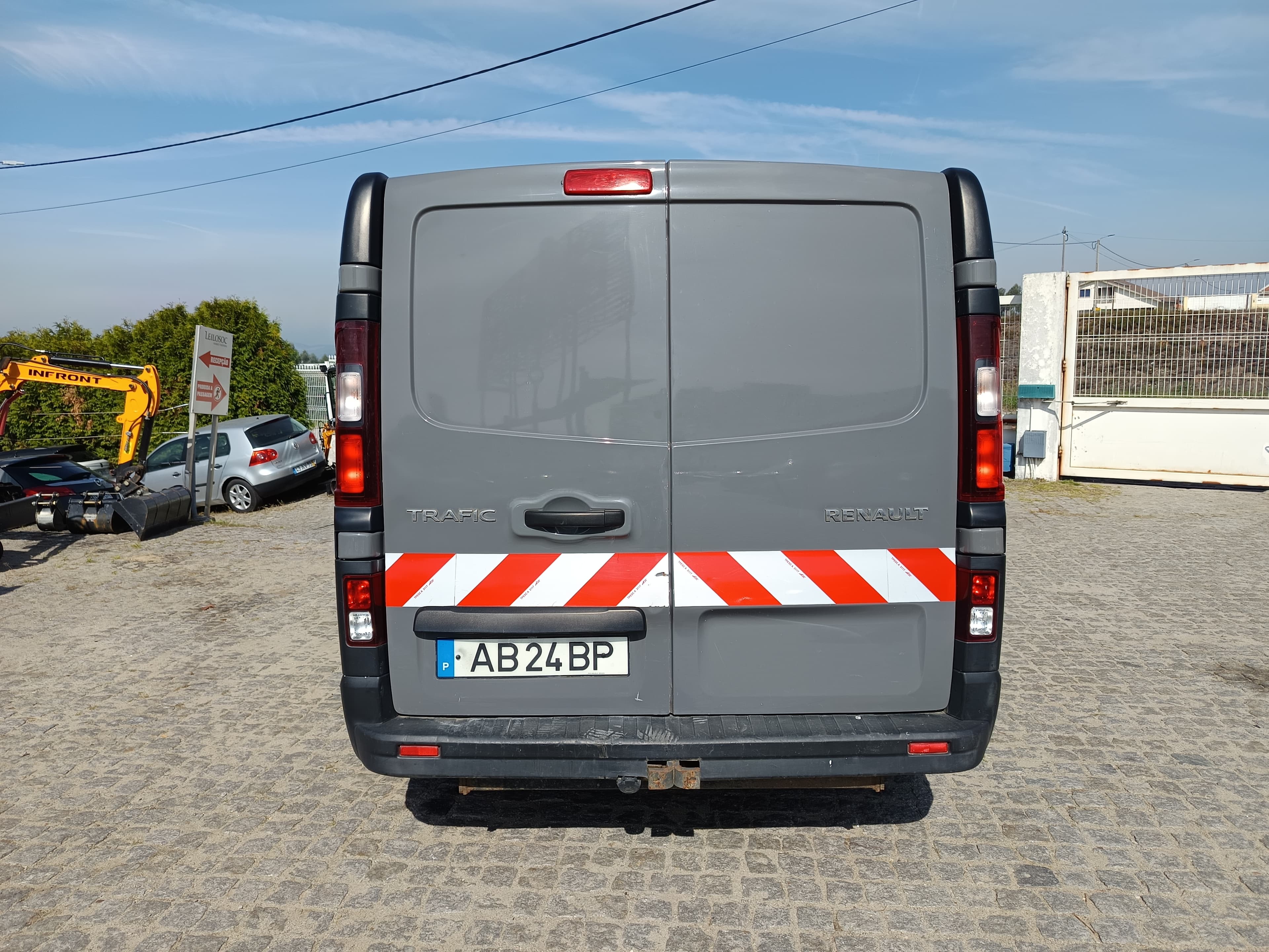 Renault Trafic · Ano 2015 — imagem 5