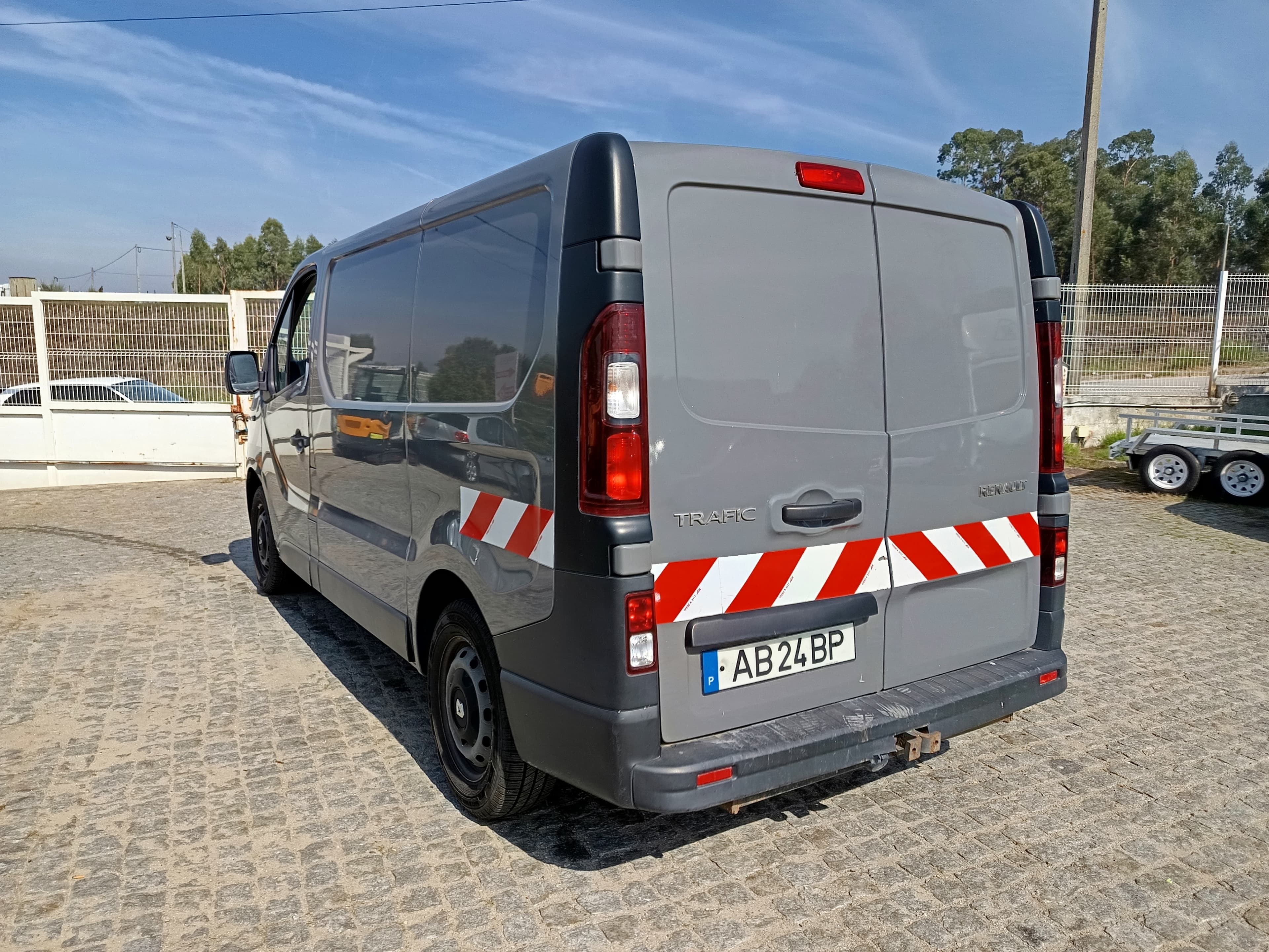 Renault Trafic · Ano 2015 — imagem 6