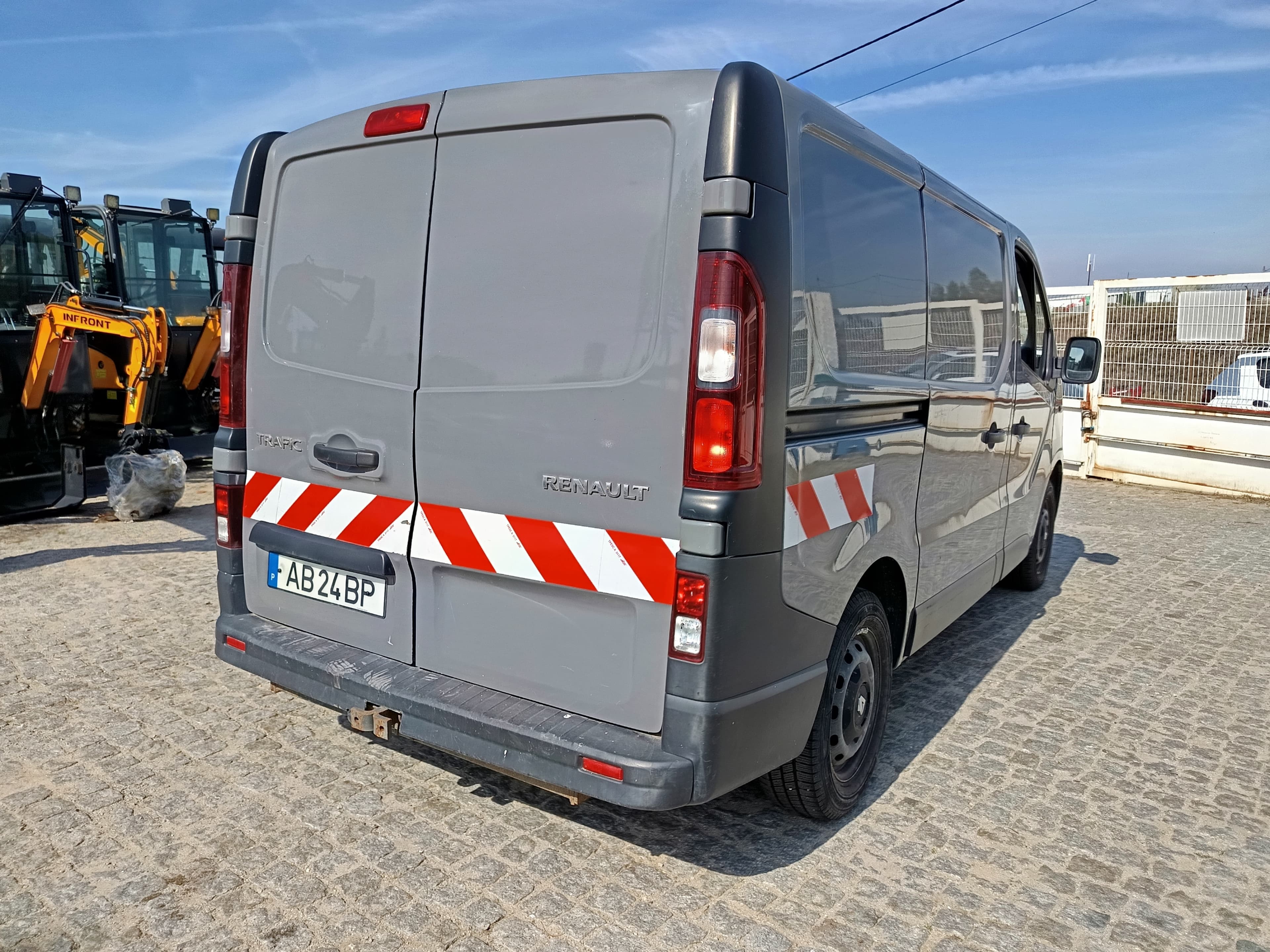 Renault Trafic · Ano 2015 — imagem 4