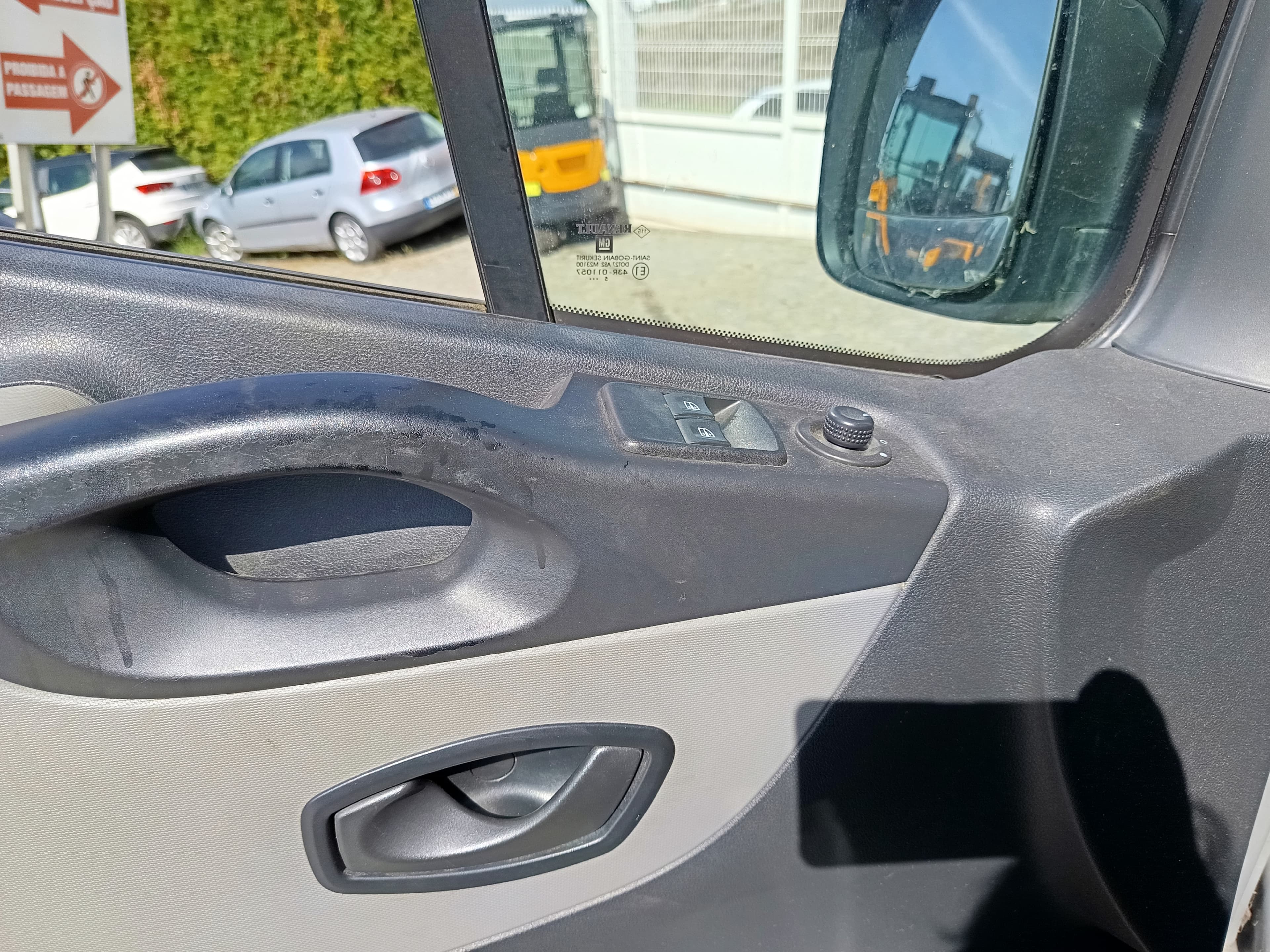 Renault Trafic · Ano 2015 — imagem 29