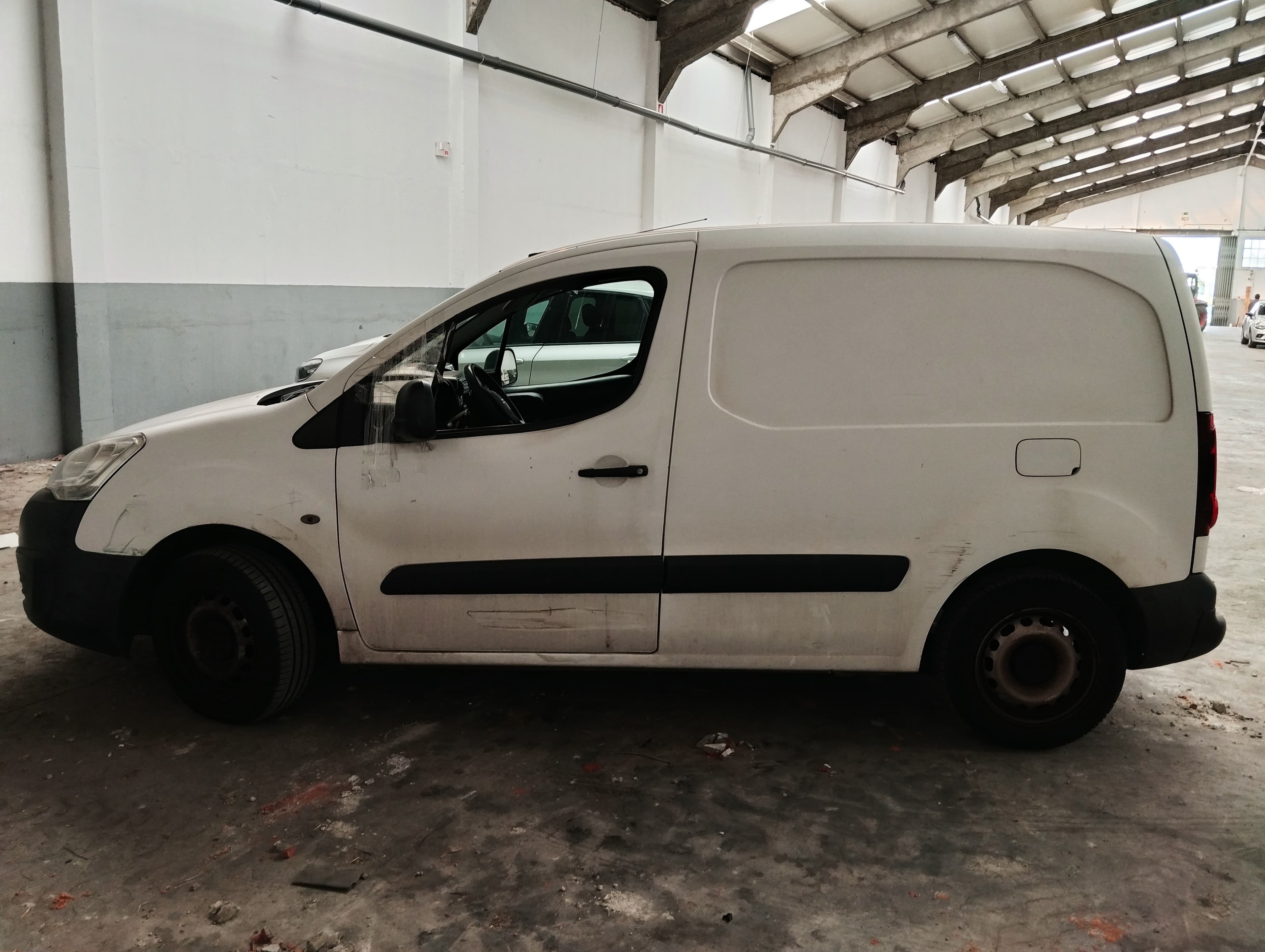 Citroën Berlingo 1.6 HDi · Ano 2016 — image 8