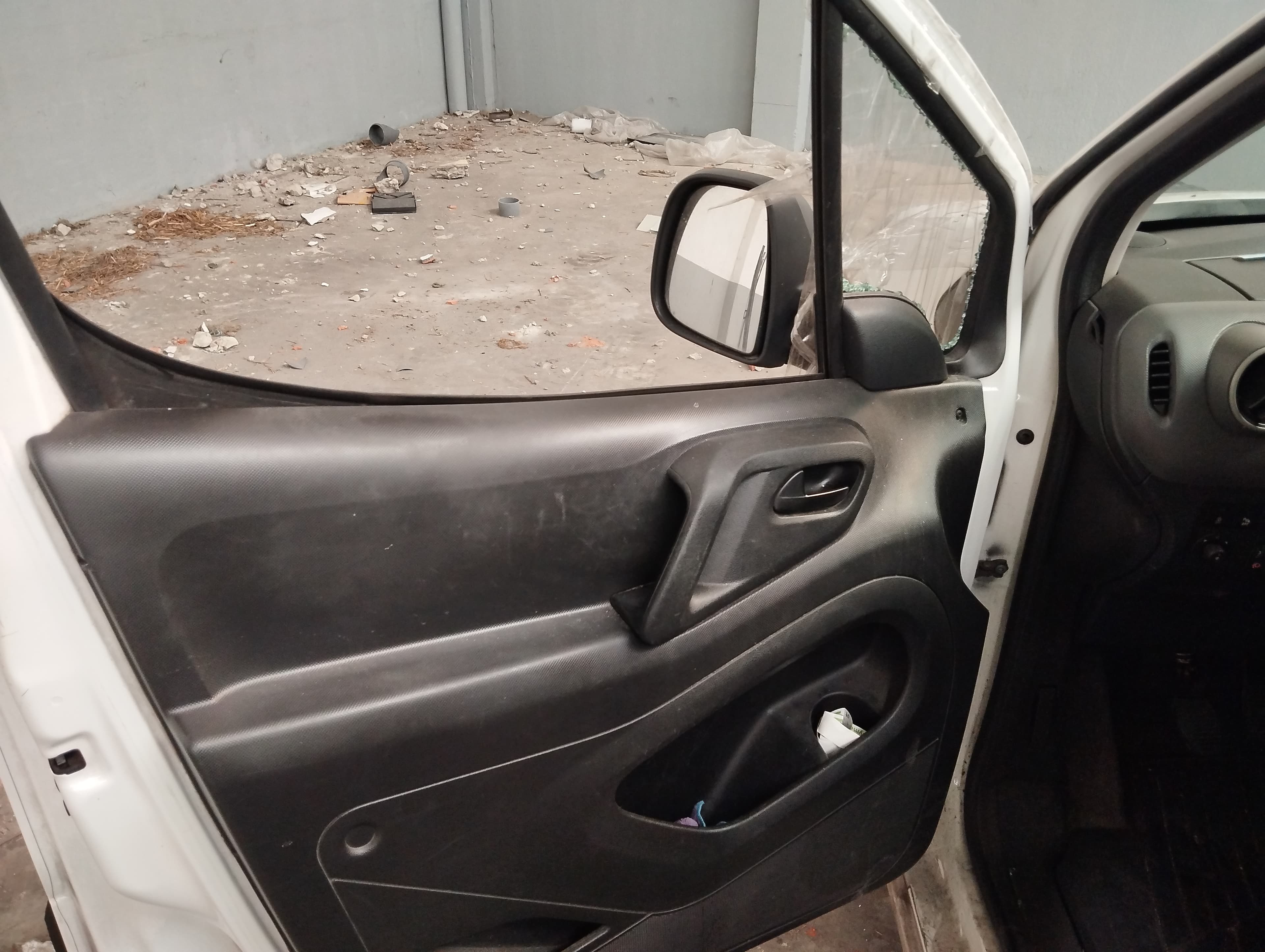Citroën Berlingo 1.6 HDi · Ano 2016 — image 15