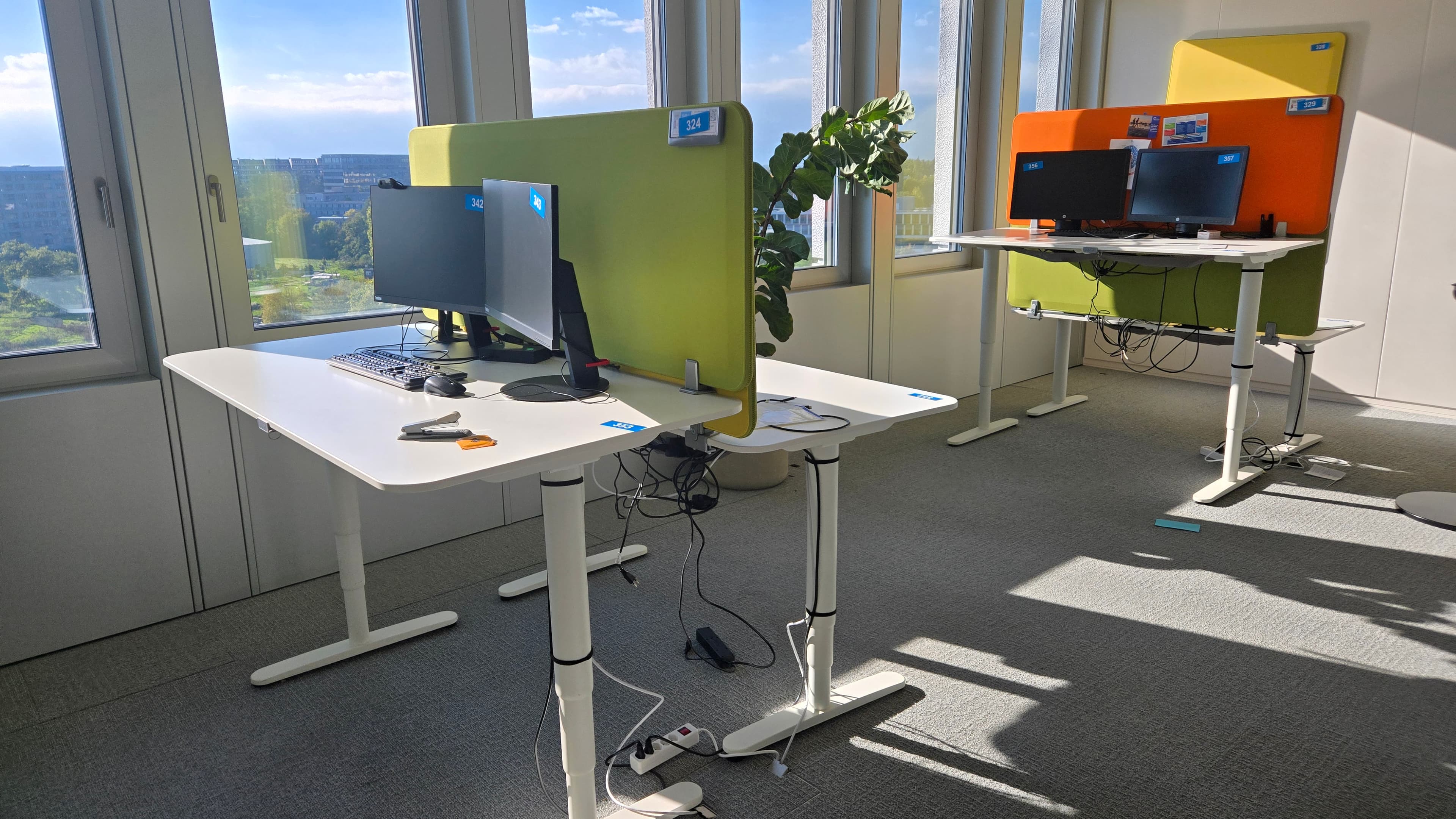 Ensemble de postes de travail ergonomiques