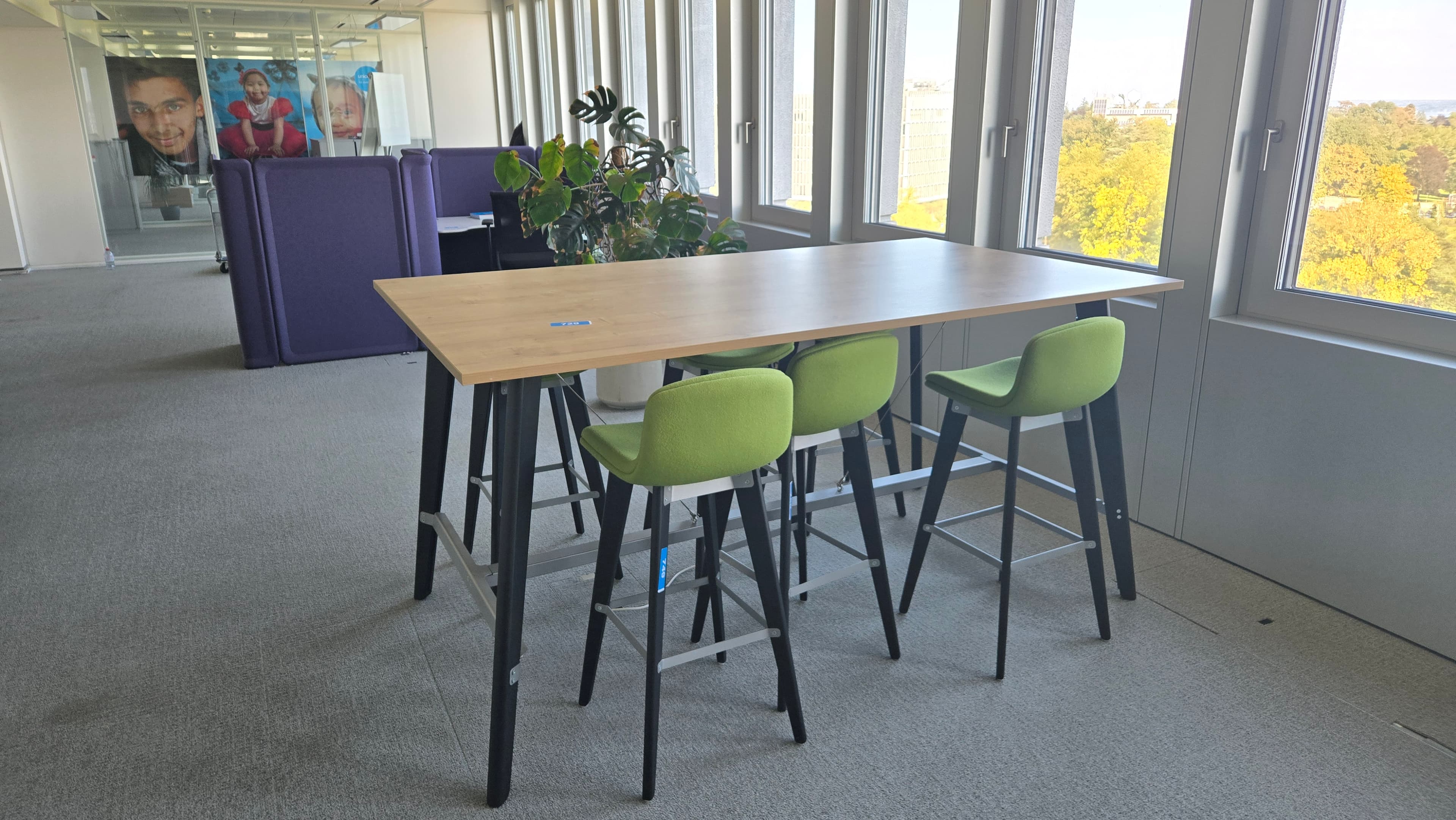 Zone de coworking colorée — imagem 3