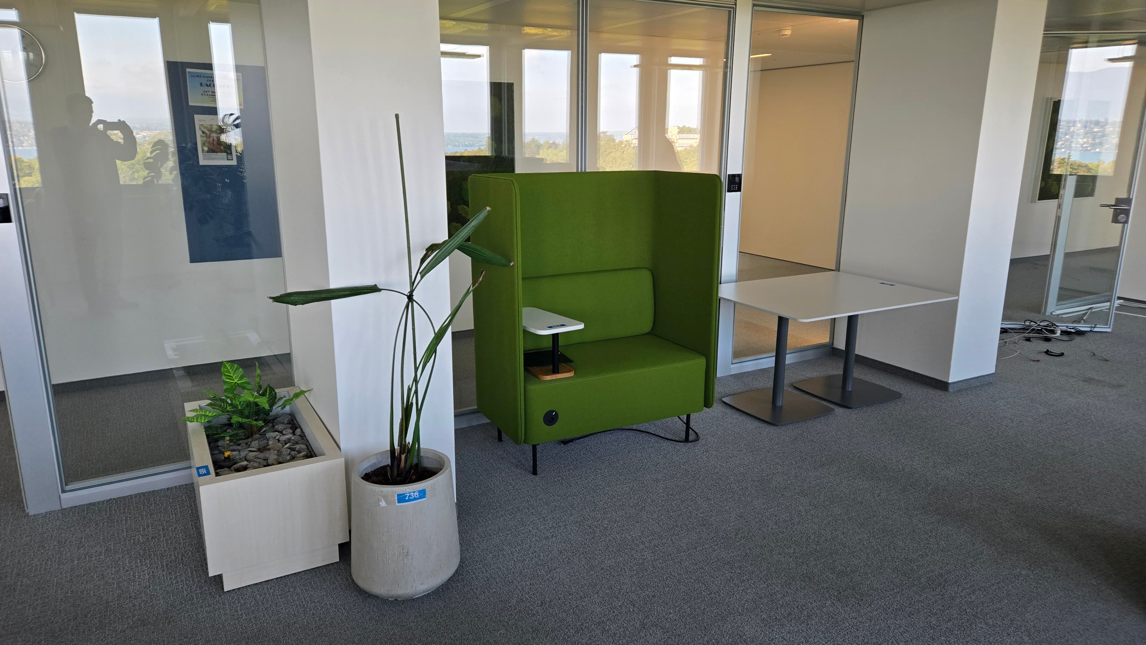 Zone de coworking colorée — imagem 2
