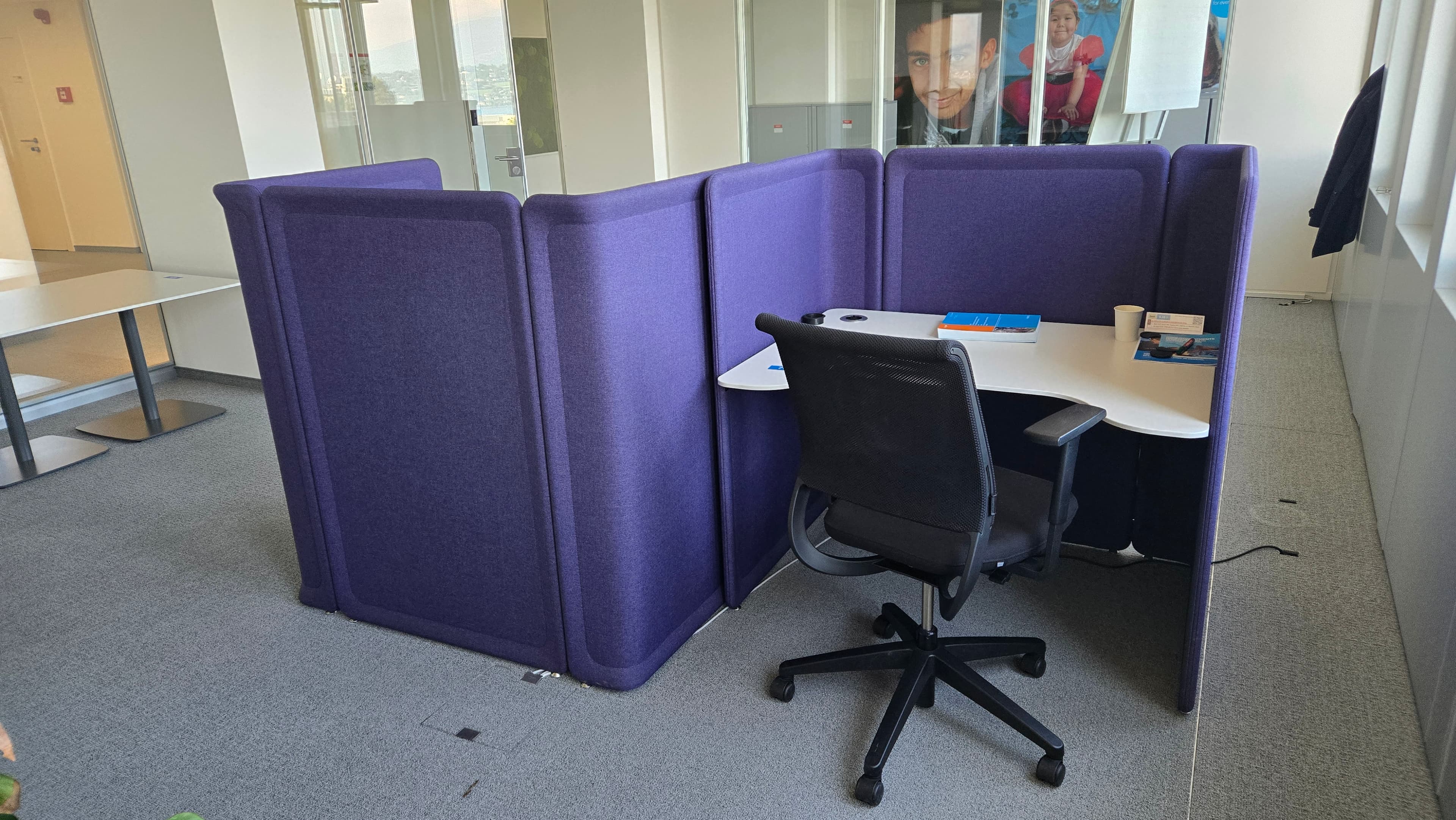 Zone de coworking colorée — imagem 5