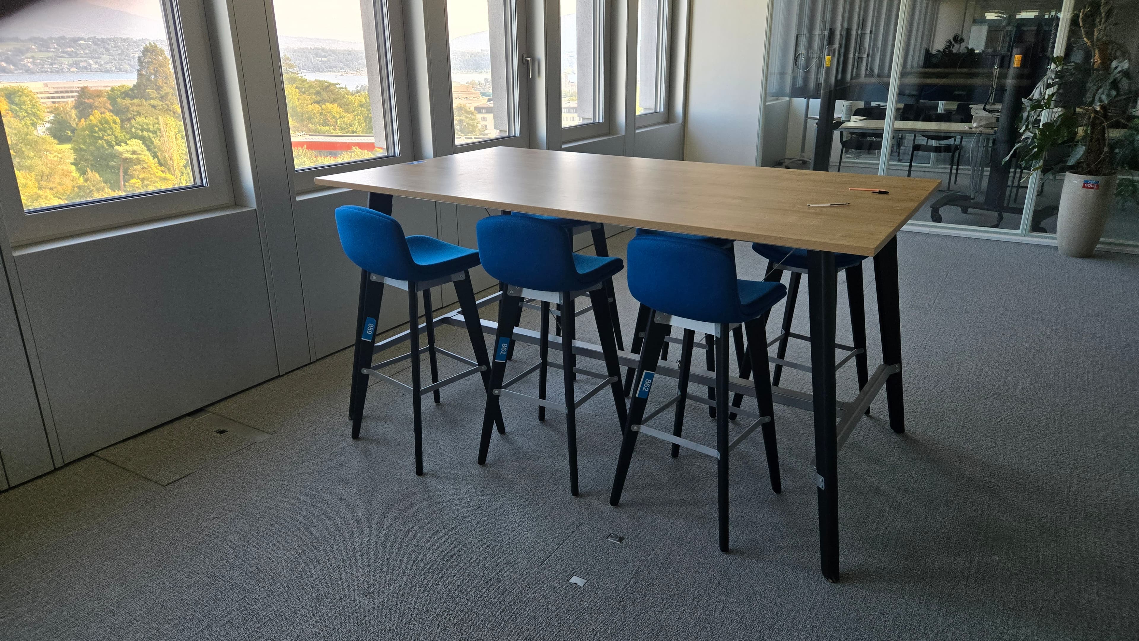 Zone de coworking colorée — imagem 4