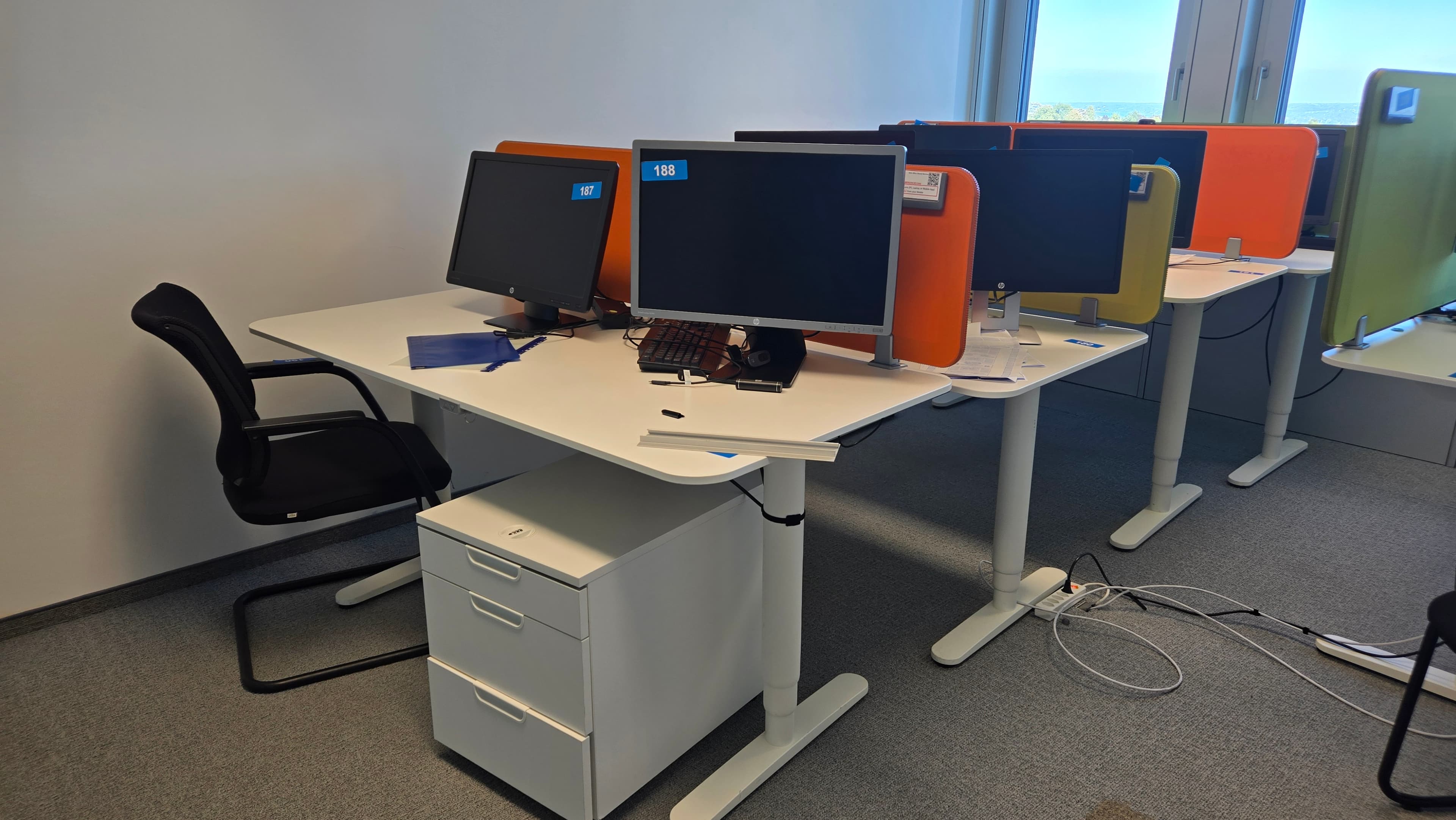 Ensemble de postes de travail avec écrans HP — imagem 2