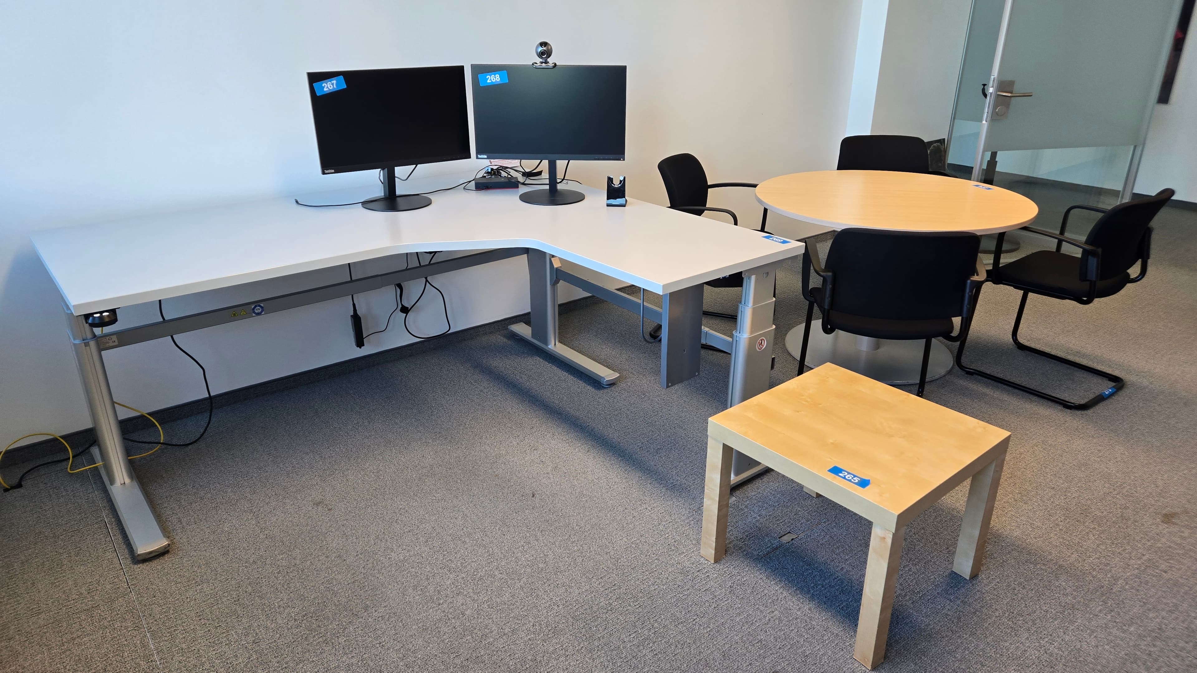 Bureau d’angle Trosellie avec table ronde et chaises Girsberger — imagem 3