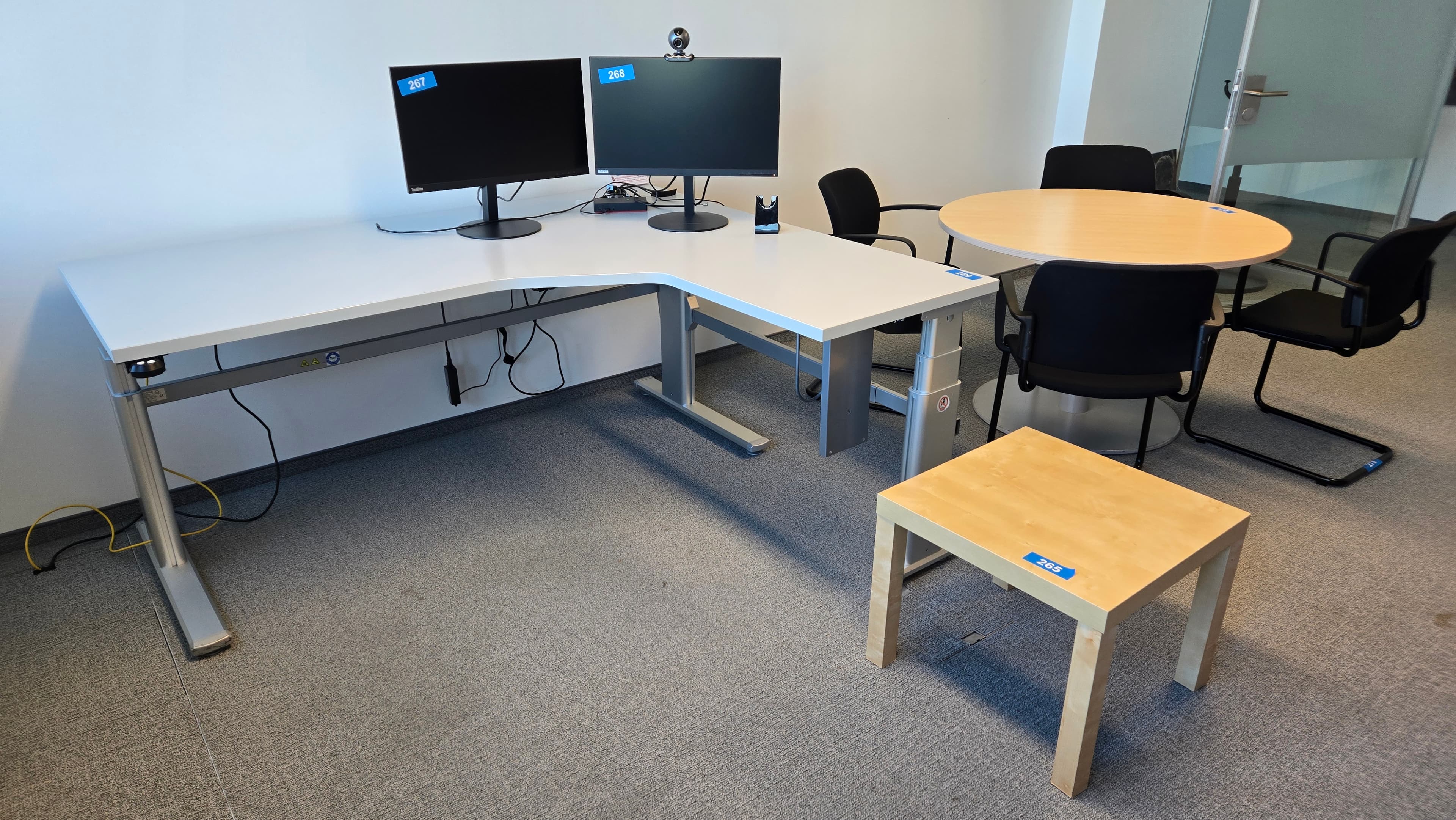 Bureau d’angle Trosellie avec table ronde et chaises Girsberger — imagem 4